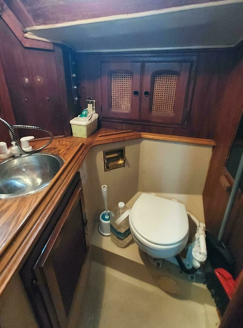 1977 Islander 36 - Image 33