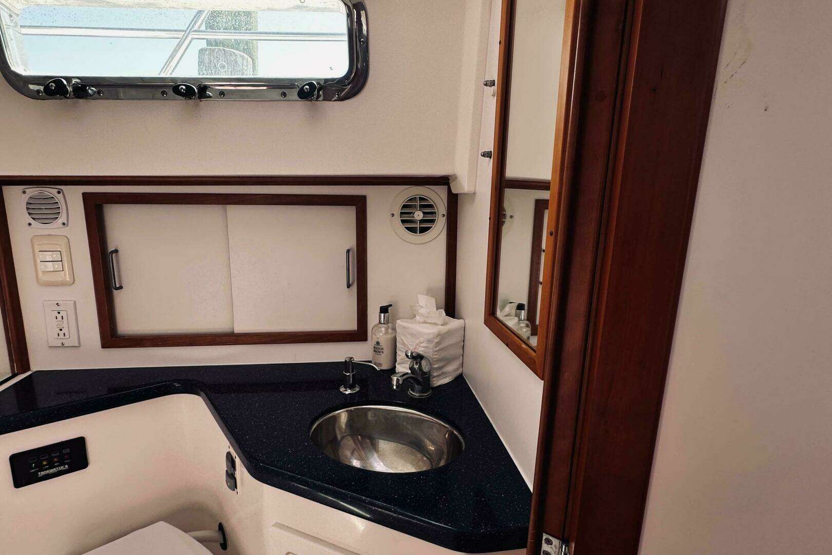 2007 Sabre 34 Express - Image 63