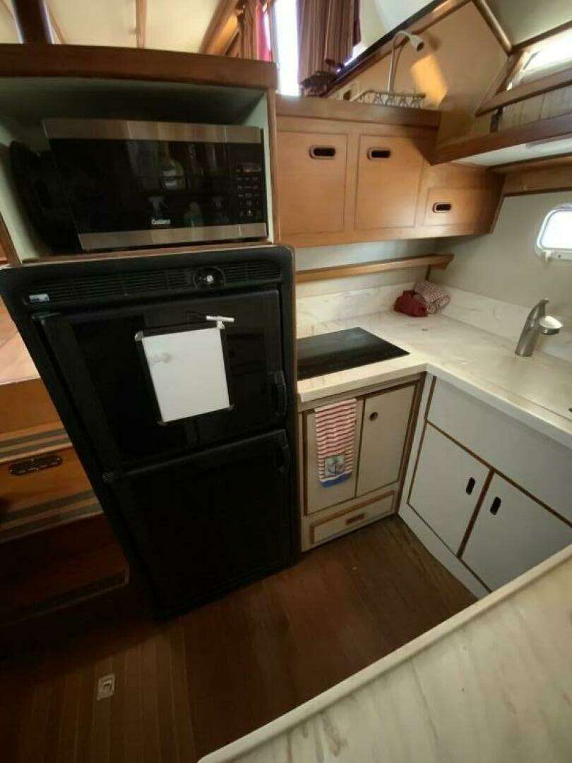 1987 President 41 Double Cabin Motor Yacht - Image 52