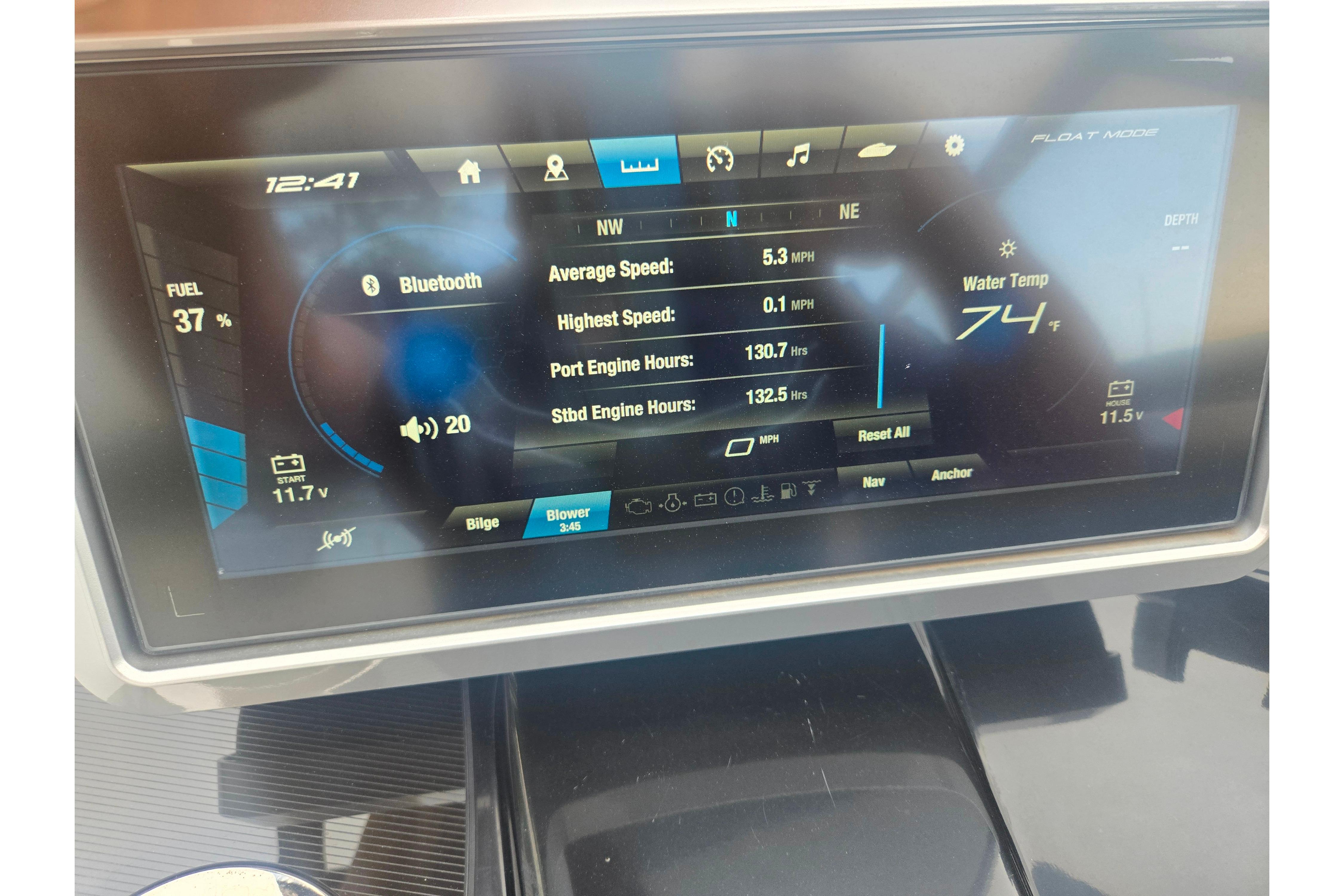 Dashboard of 2023 Yamaha Boats 252S showing speed, fuel, and water temperature.