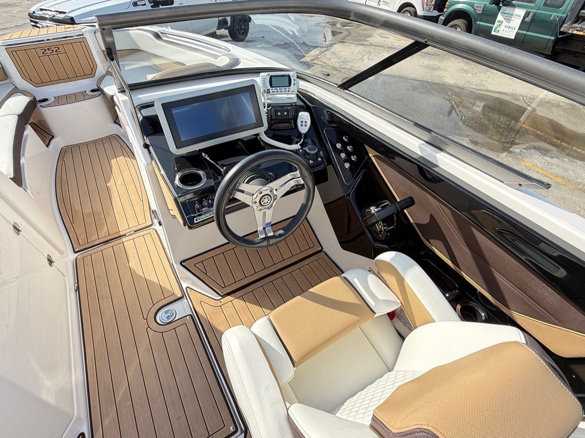 2022 Yamaha Boats 252SE - 10