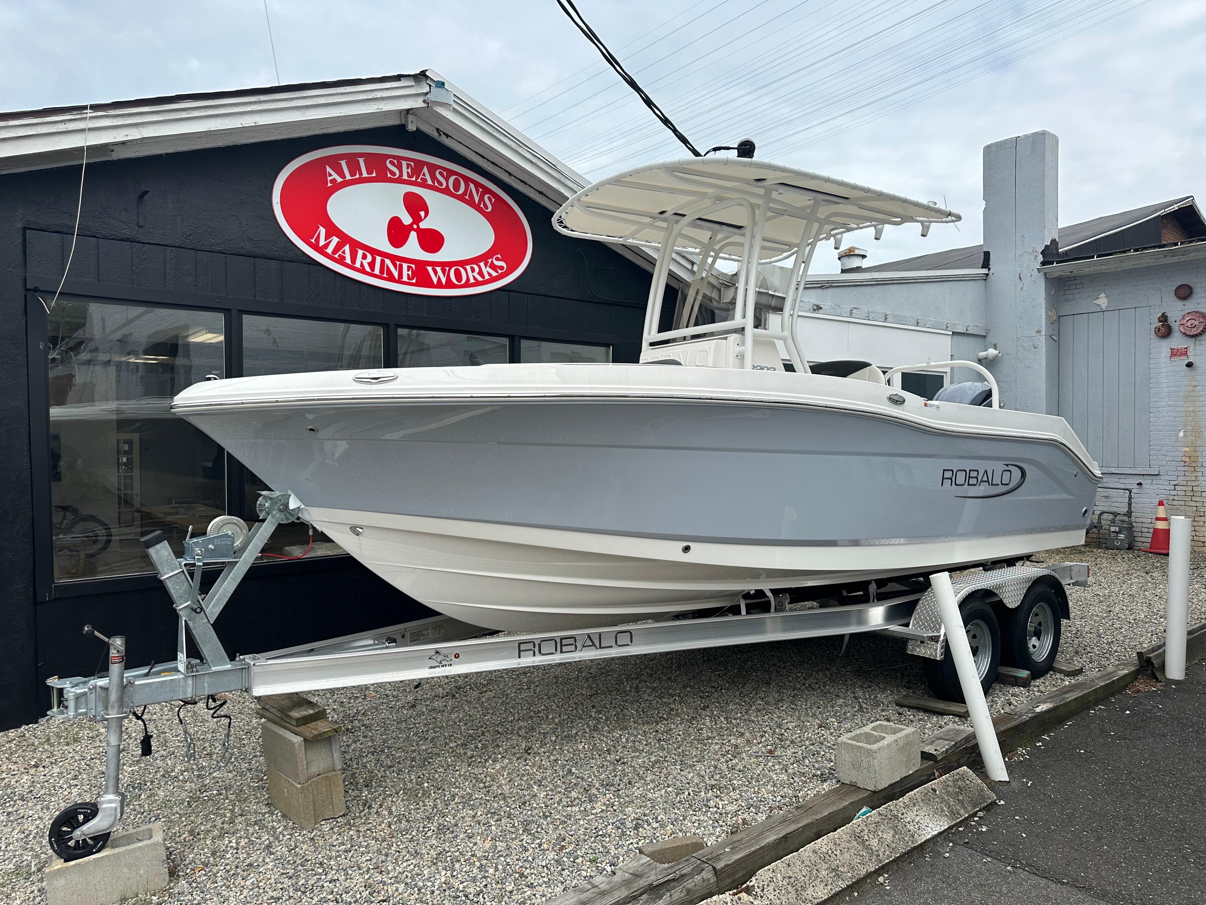 2025 Robalo R202 Explorer
