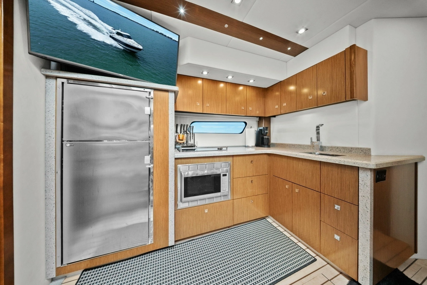 2014 Cruisers Yachts 48 Cantius - Image 22