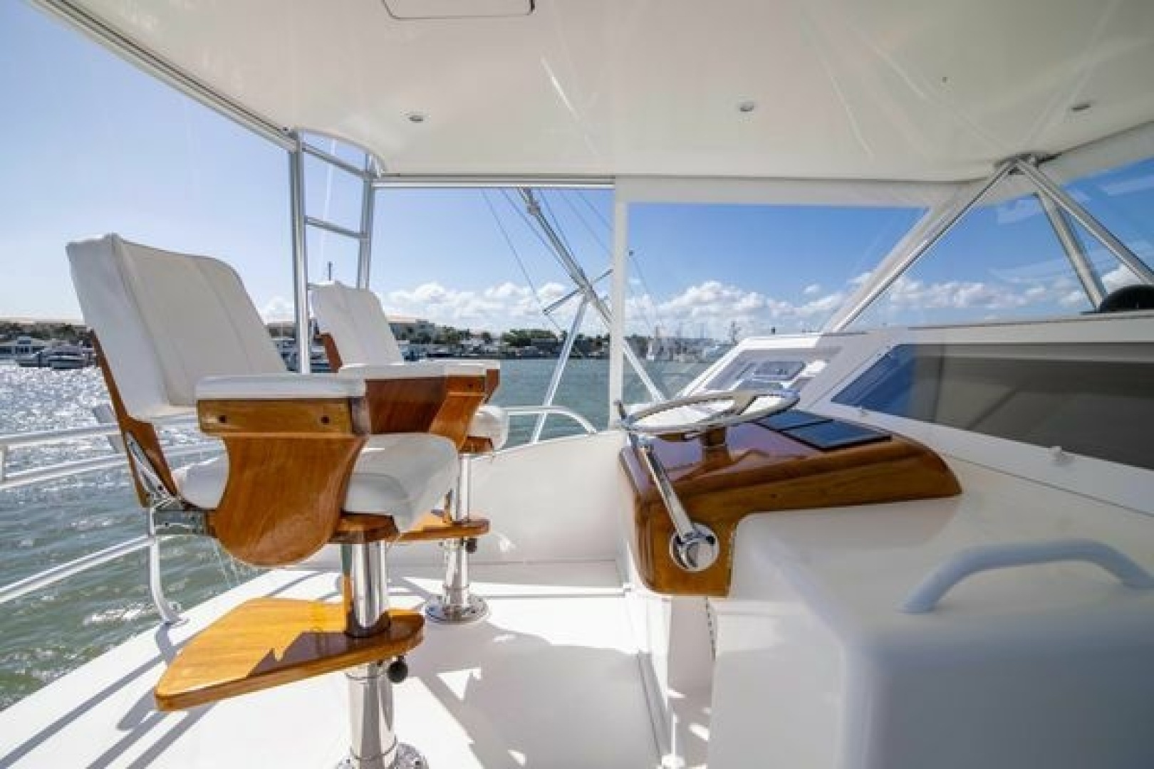 2007 Viking 52 Convertible - Image 5