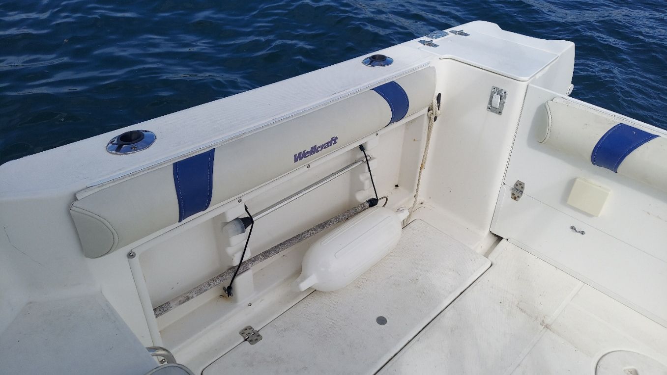 2002 Wellcraft Walkaround - 6