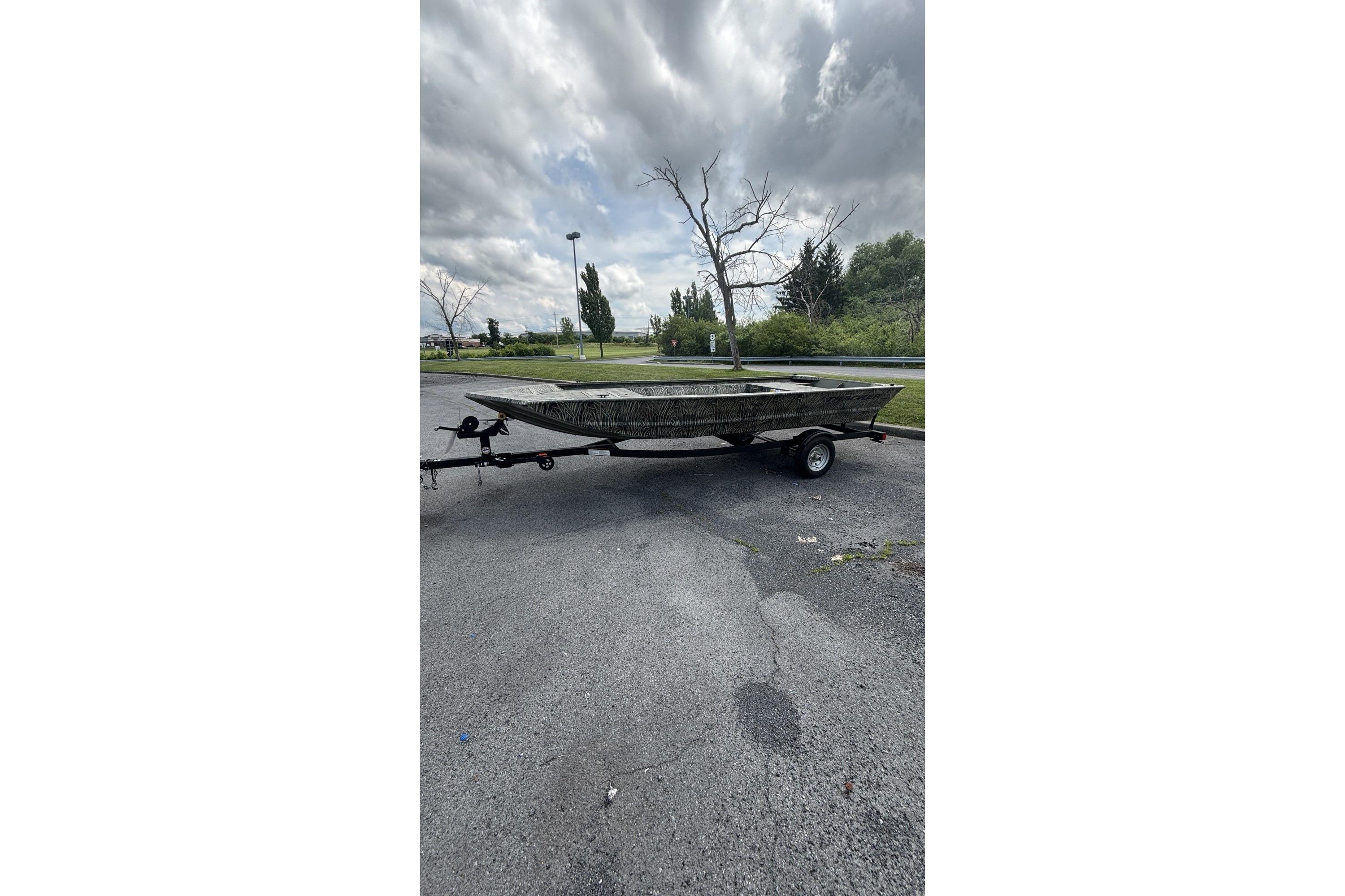 2026 Tracker Grizzly 1648 Utility