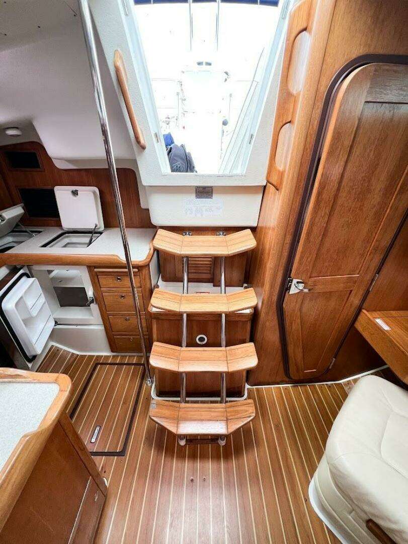 2007 Catalina 350 MK II - Image 23