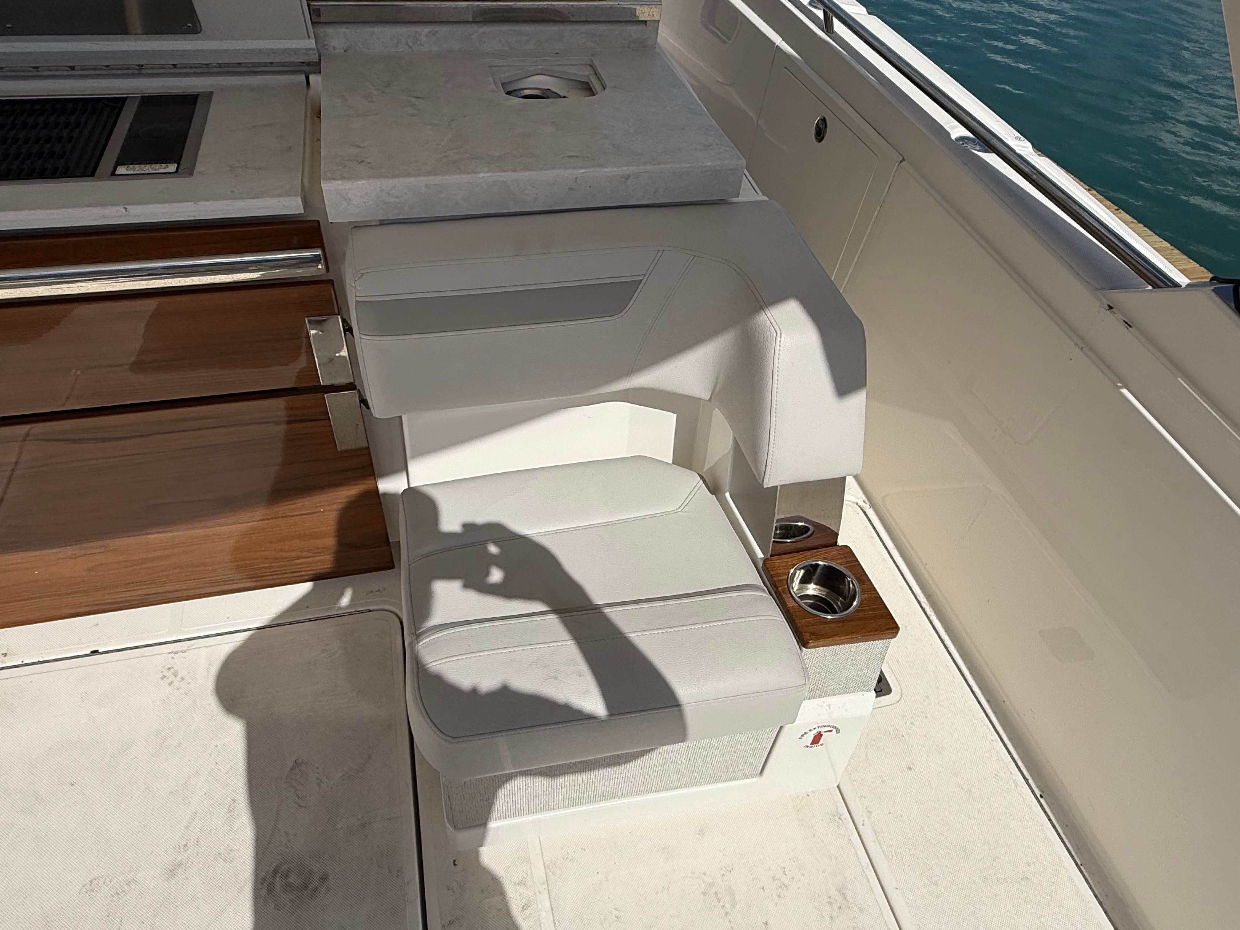 2024 Tiara Yachts 38 LS - 14