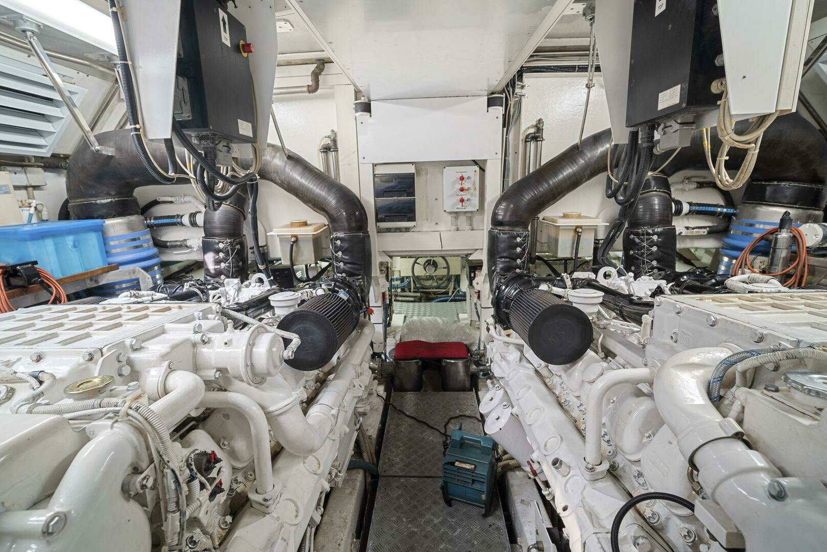 2001 Mangusta 72 - Image 74