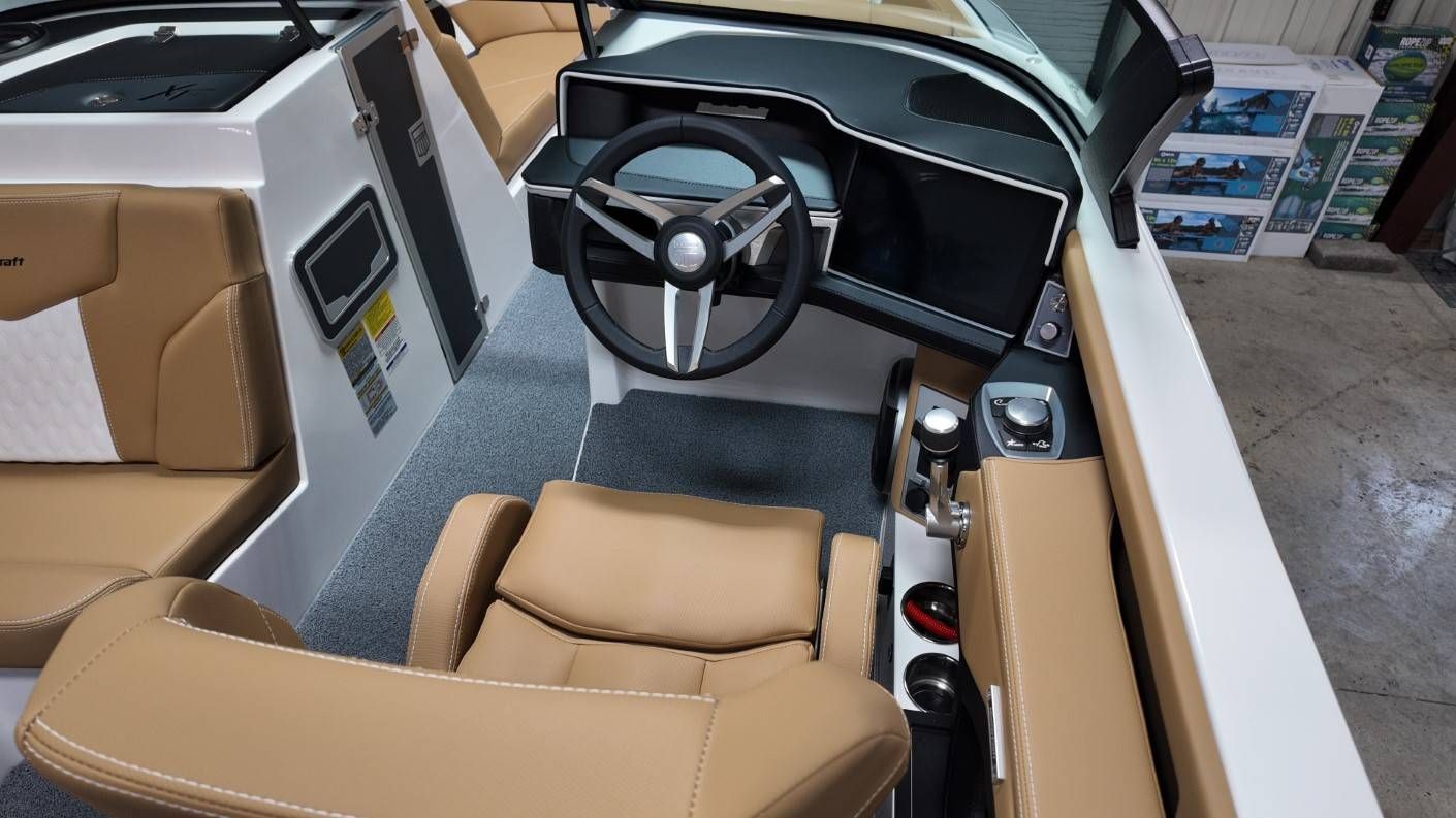 2026 MasterCraft XT22 - 11