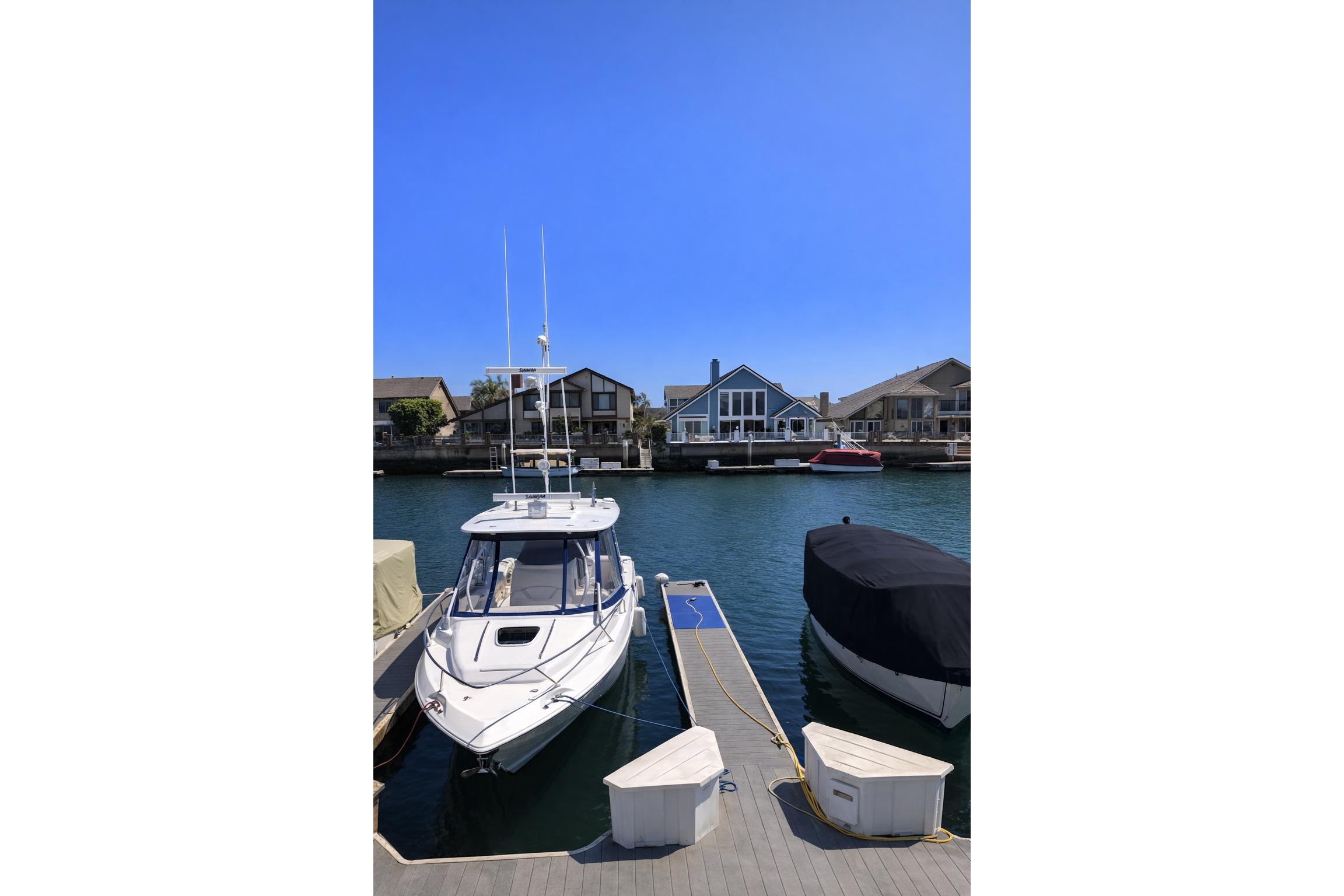 2007 Boston Whaler 320 Outrage Cuddy Cabin