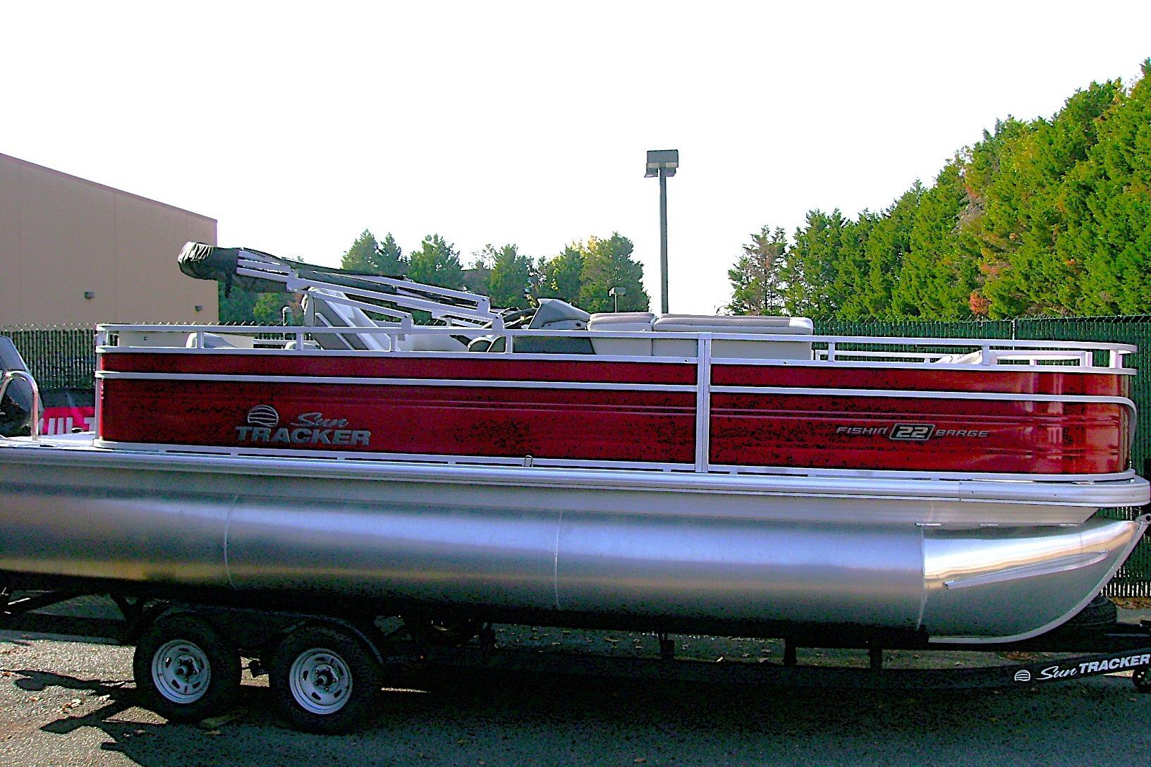 2026 Sun Tracker Fishin' Barge 22 XP3
