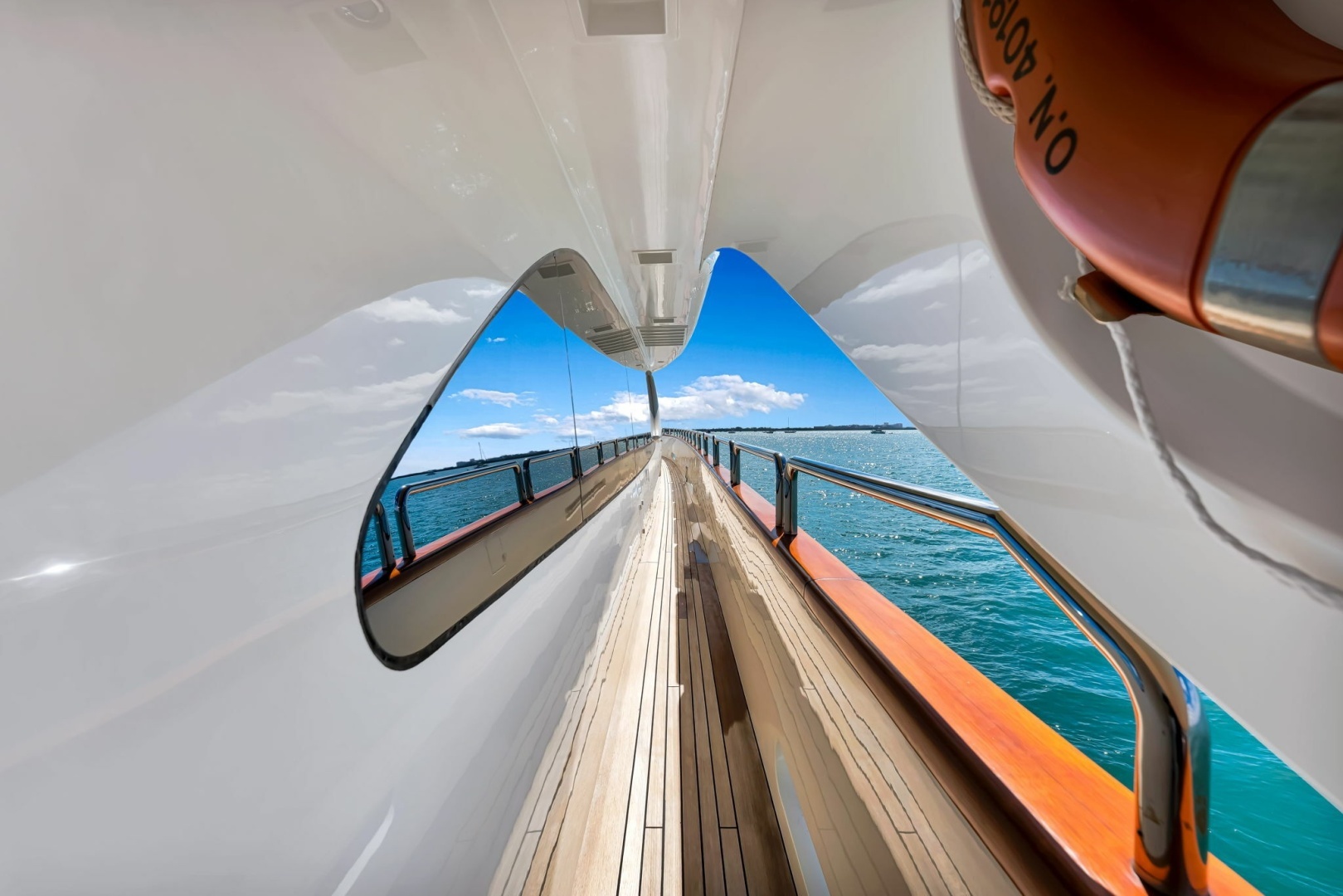2005 Azimut 105 - Image 32