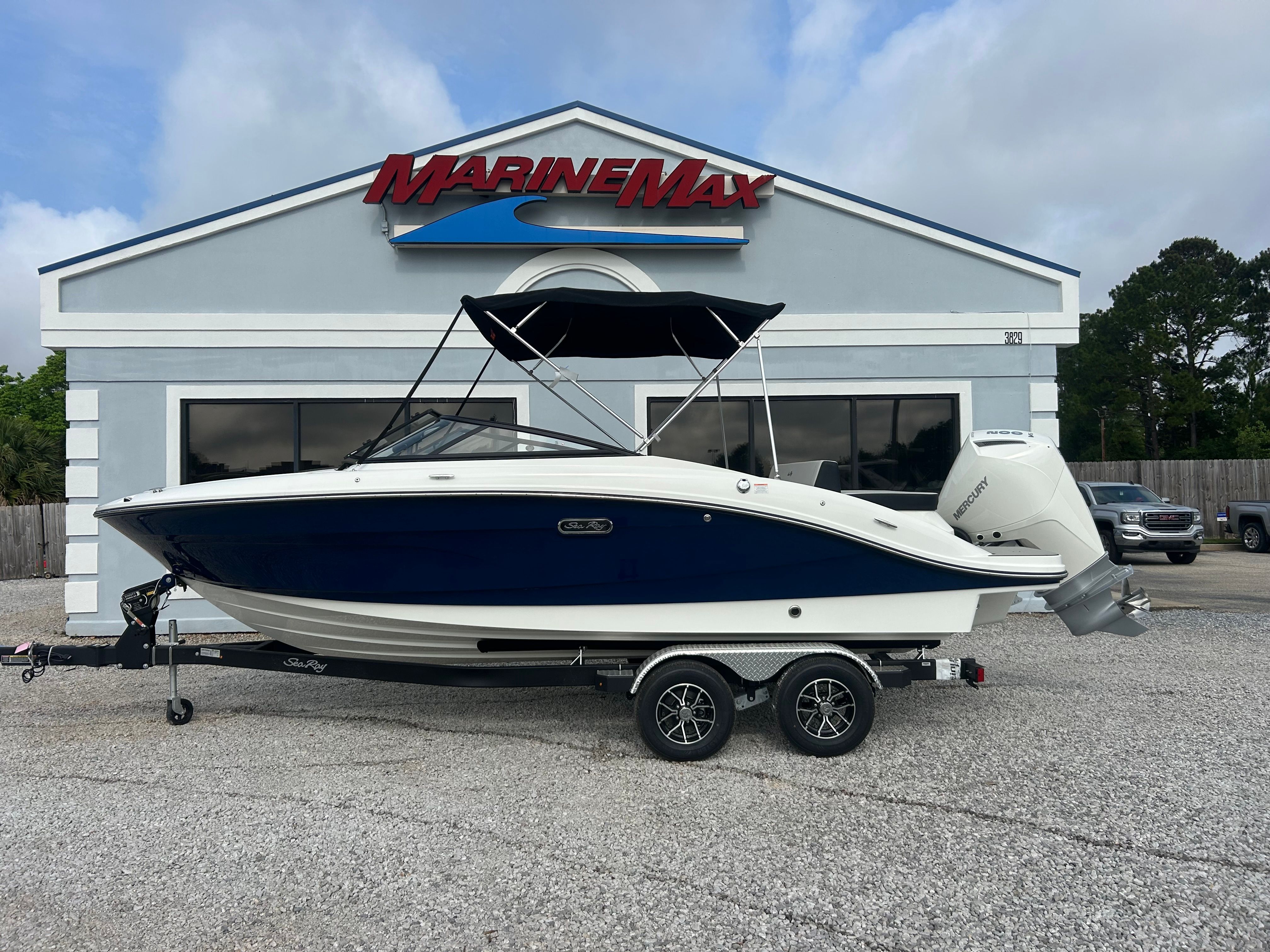 2026 Sea Ray SPX 210 Outboard