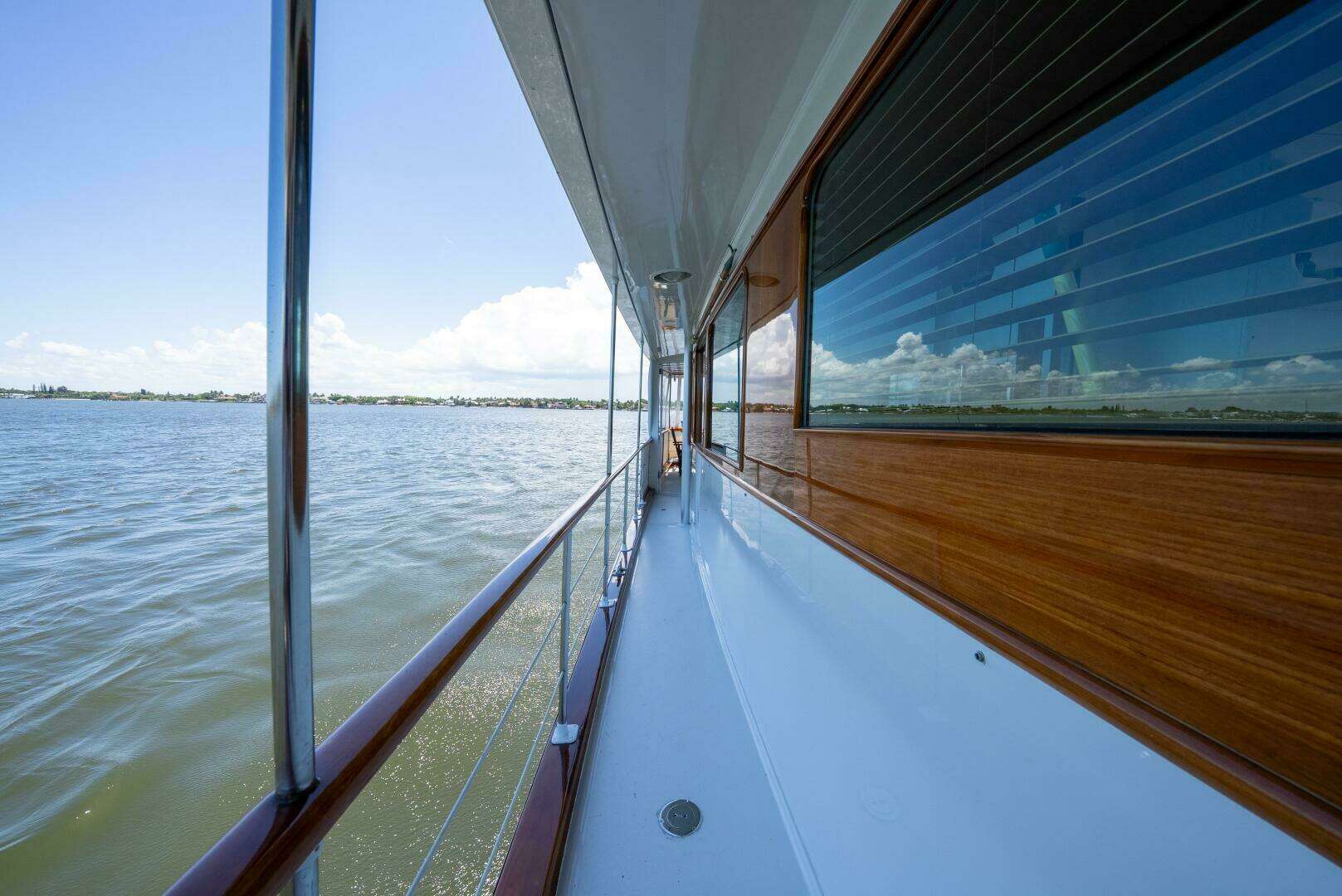 1970 Trumpy Houseboat - Image 32