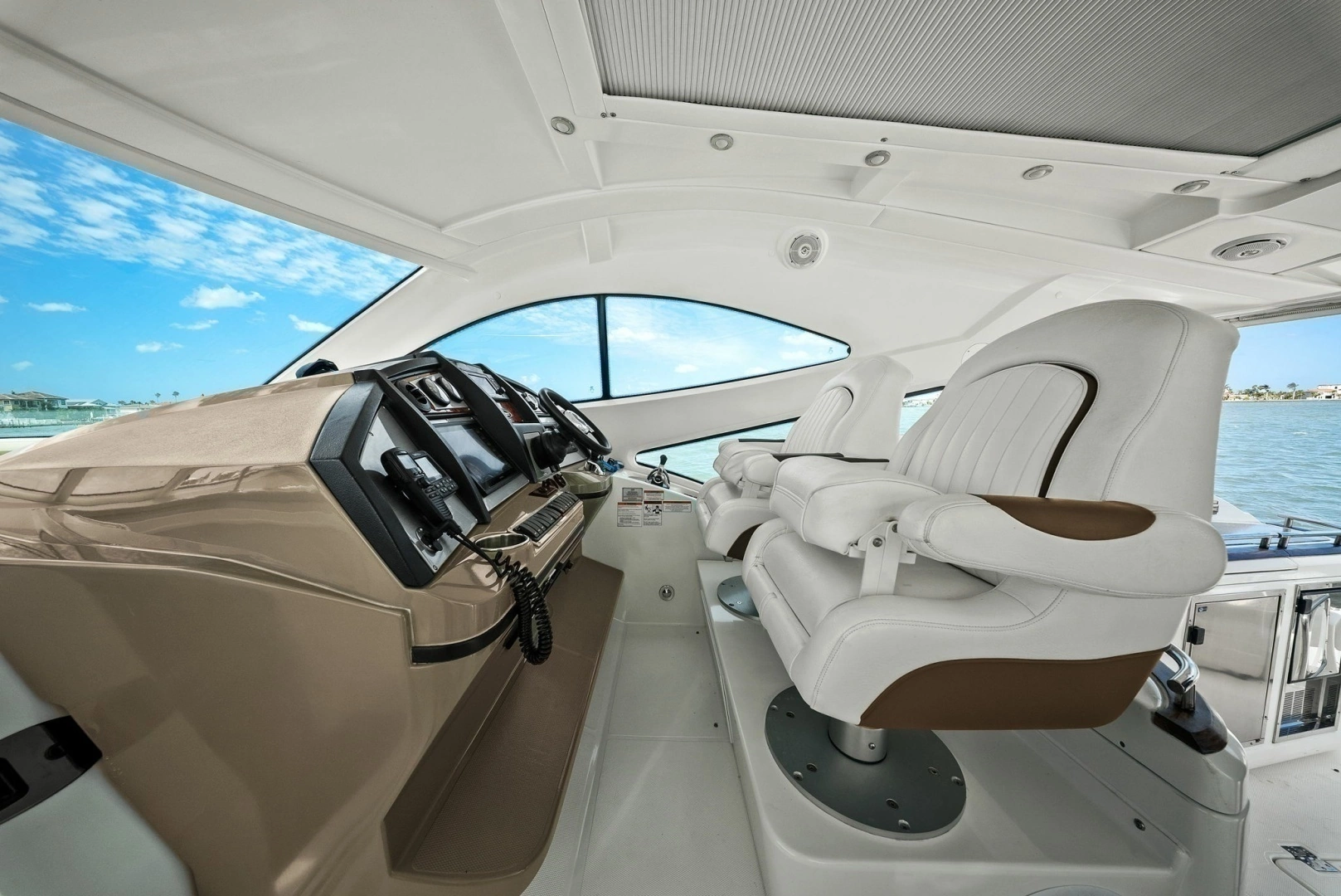 2012 Cruisers Yachts 540 Coupe - Image 7