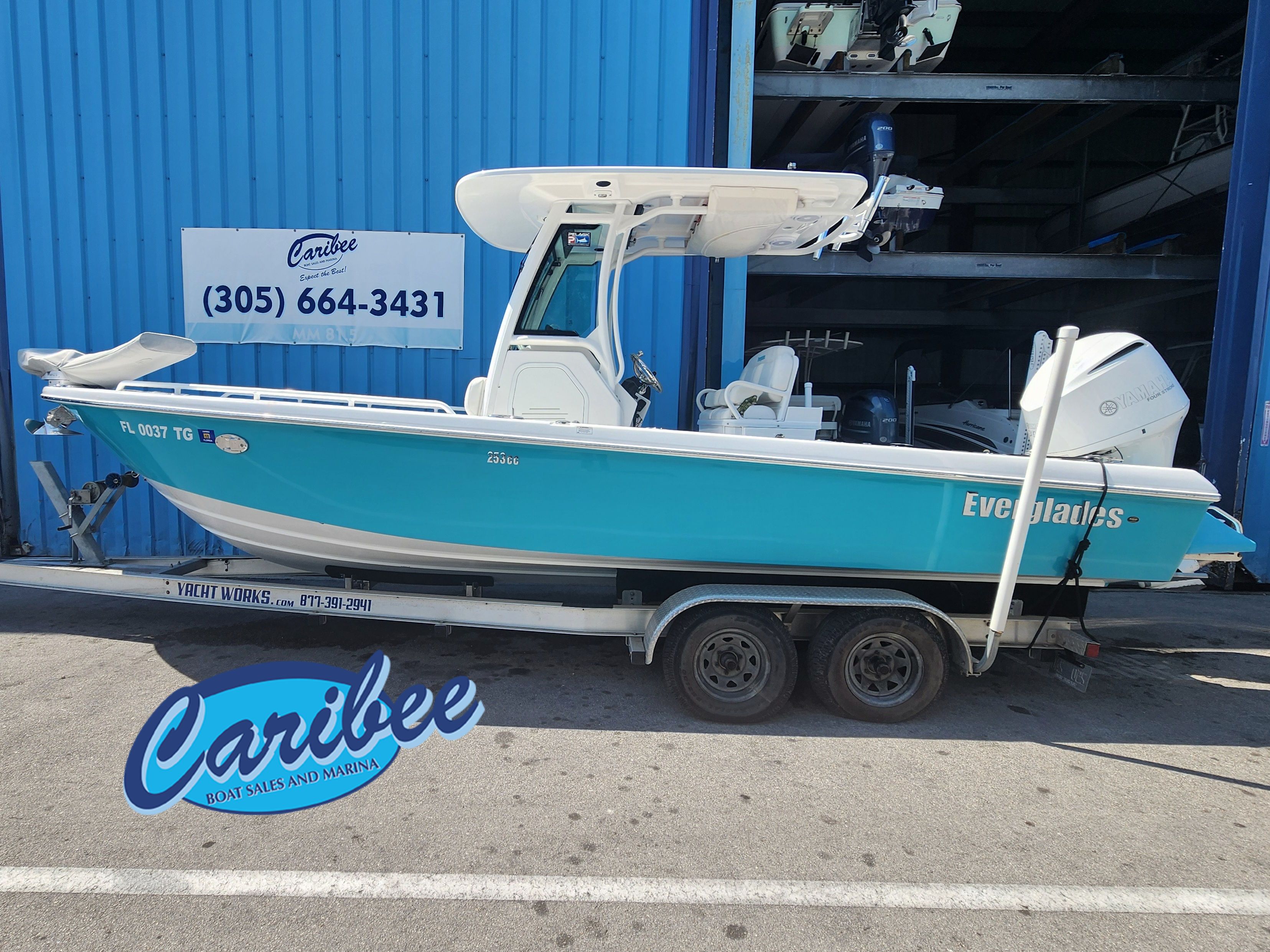 2018 Everglades 253 Center Console