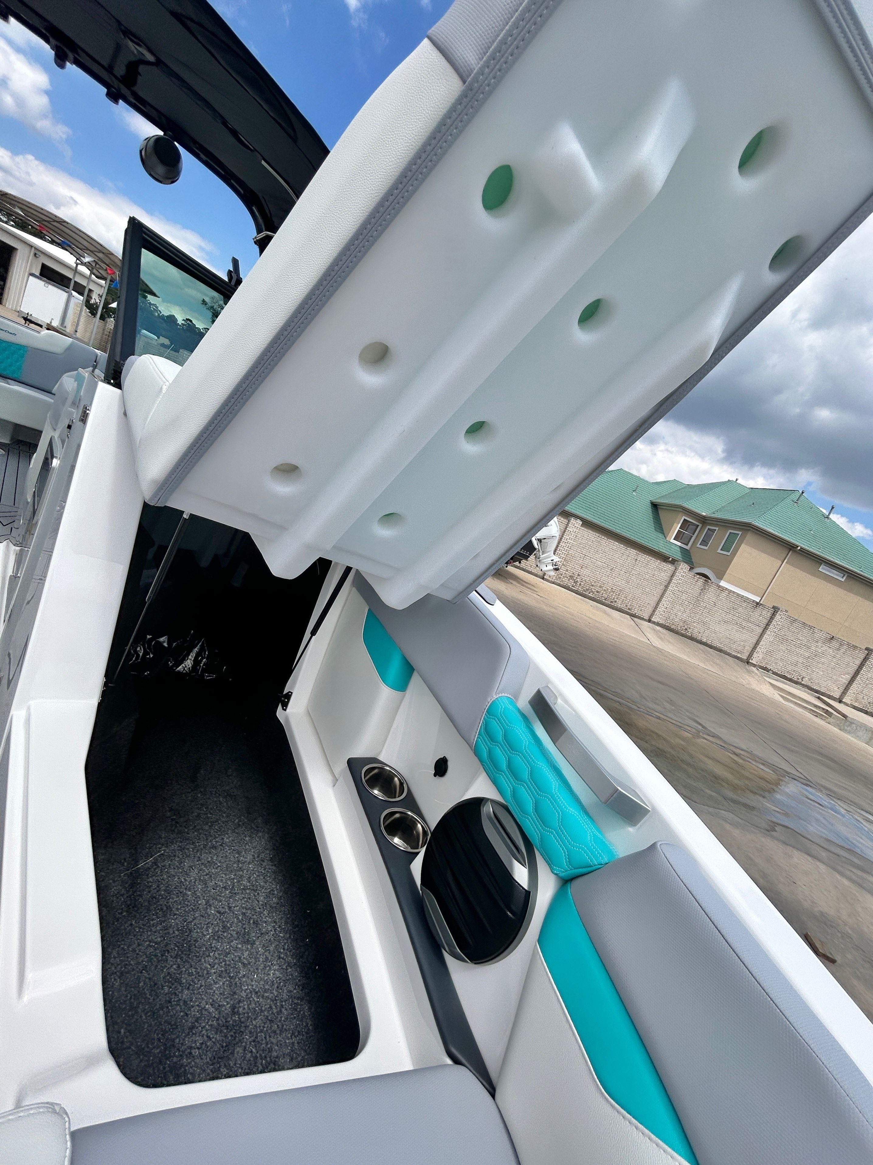 2026 MasterCraft XT22 - 24