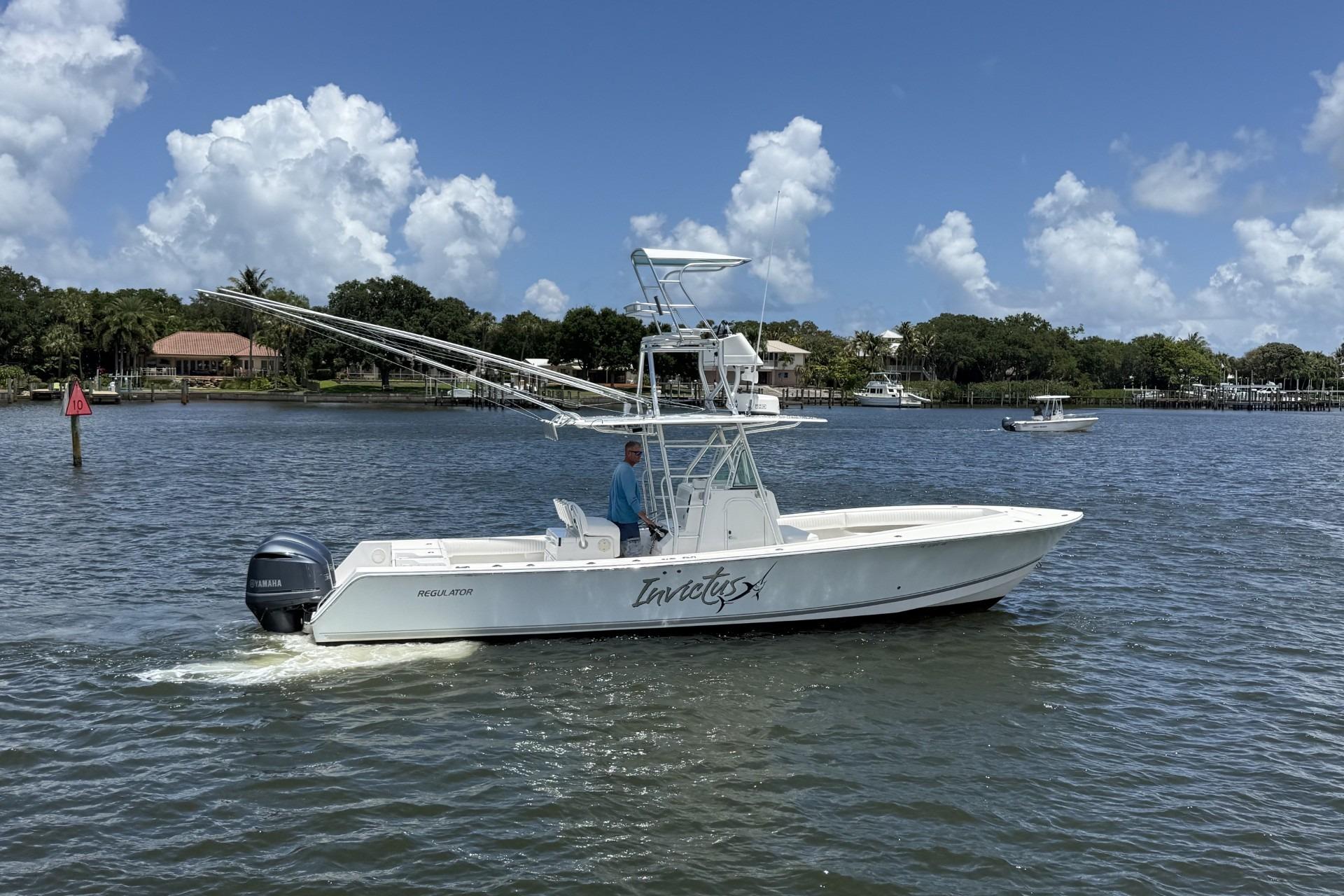 2006 Regulator 32 Center Console