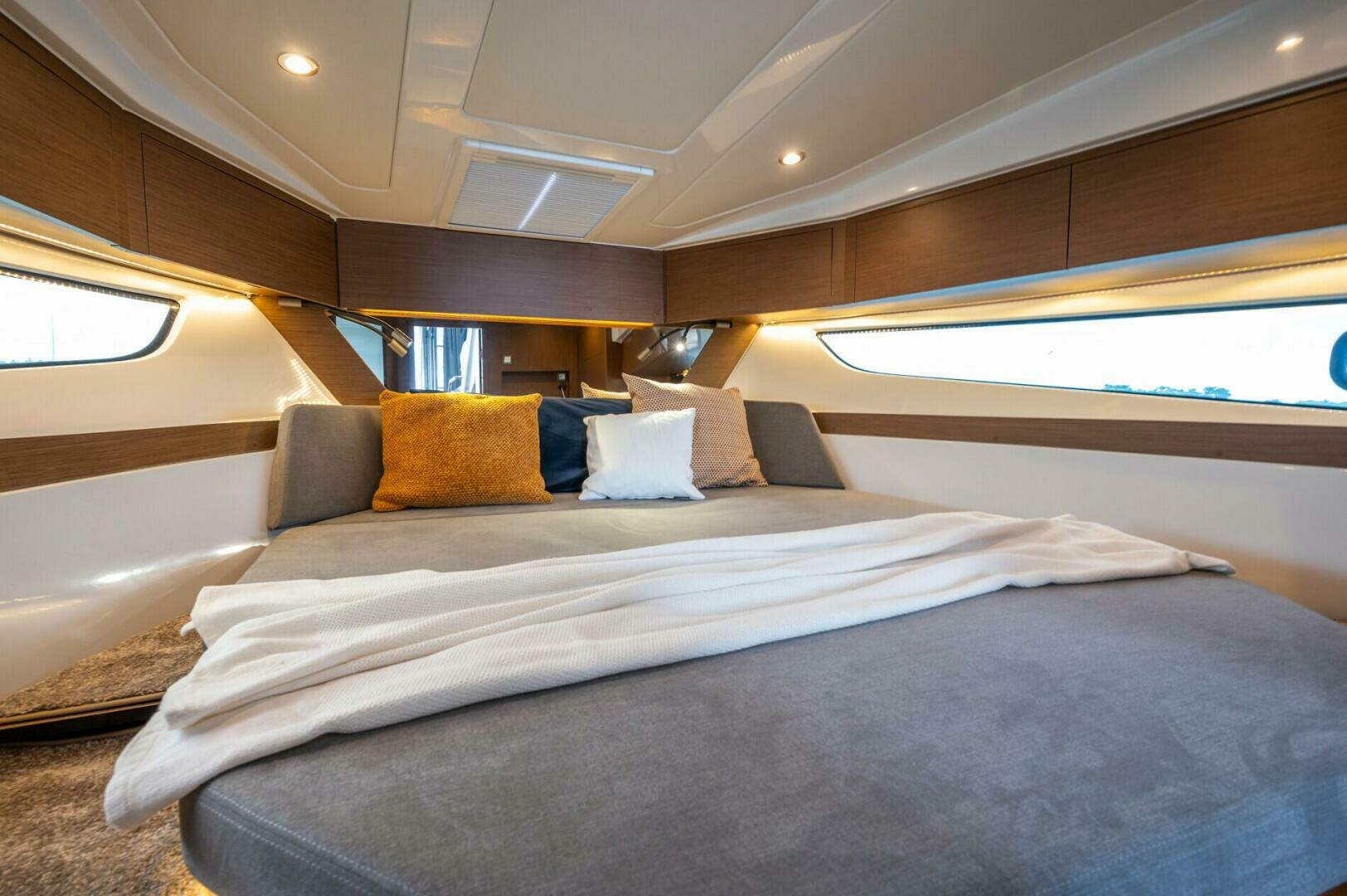 2025 Beneteau Antares 11 Fly - Image 20