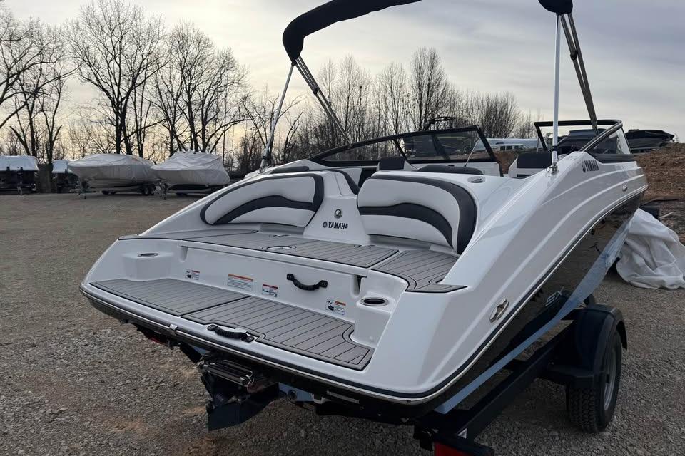 2026 Yamaha Boats SX195 on trailer, sleek design, outdoor setting.