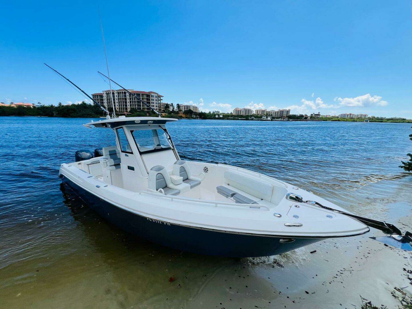 2012 Everglades 295 Center Console - Image 3