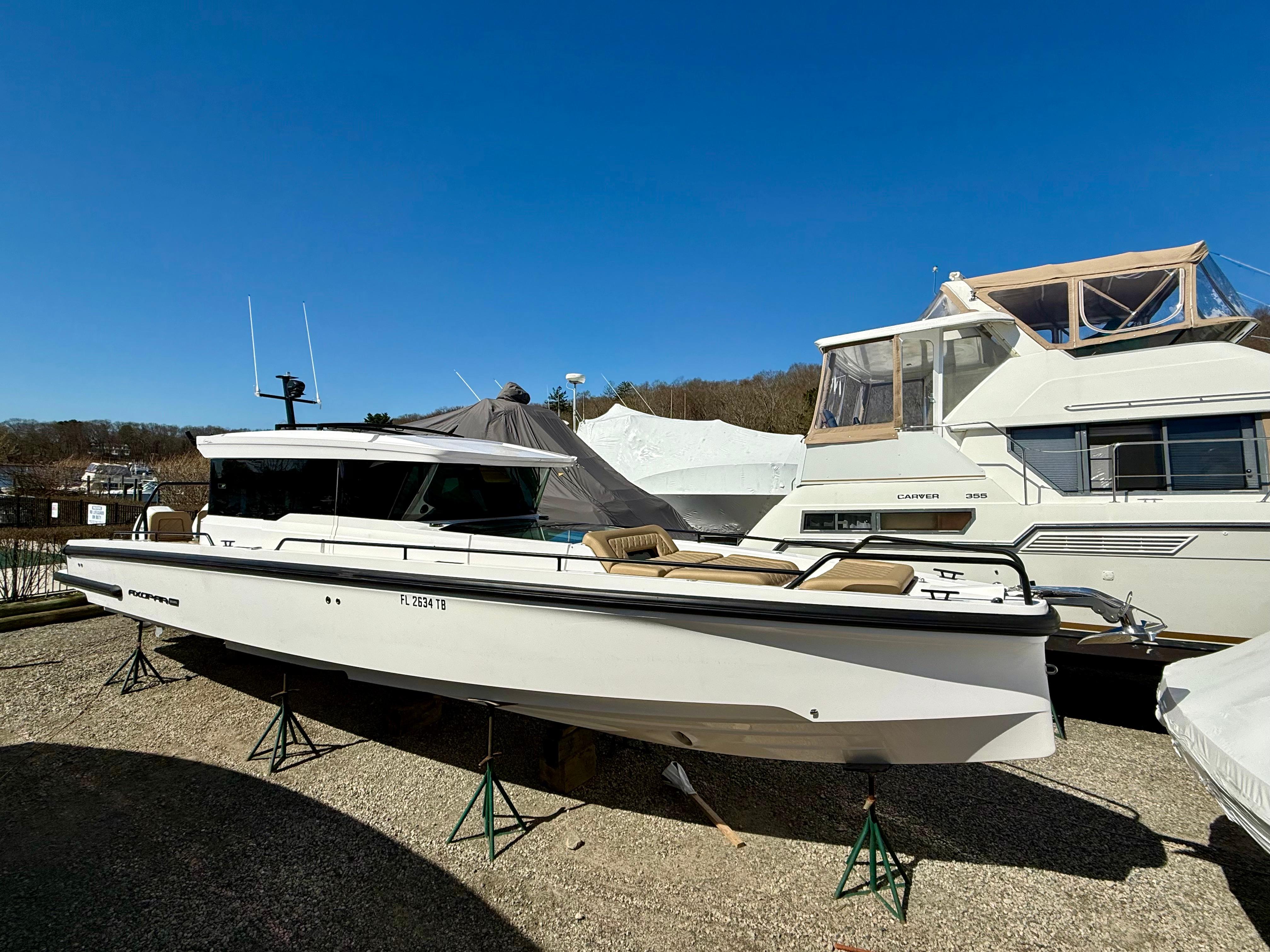 2021 Axopar 37 XC Cross Cabin