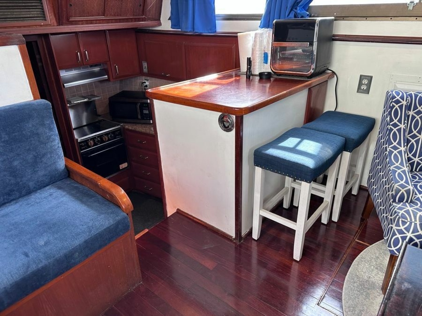 1976 Hatteras — - Image 31