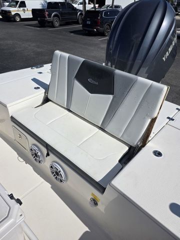 2023 Robalo 246 Cayman - 10