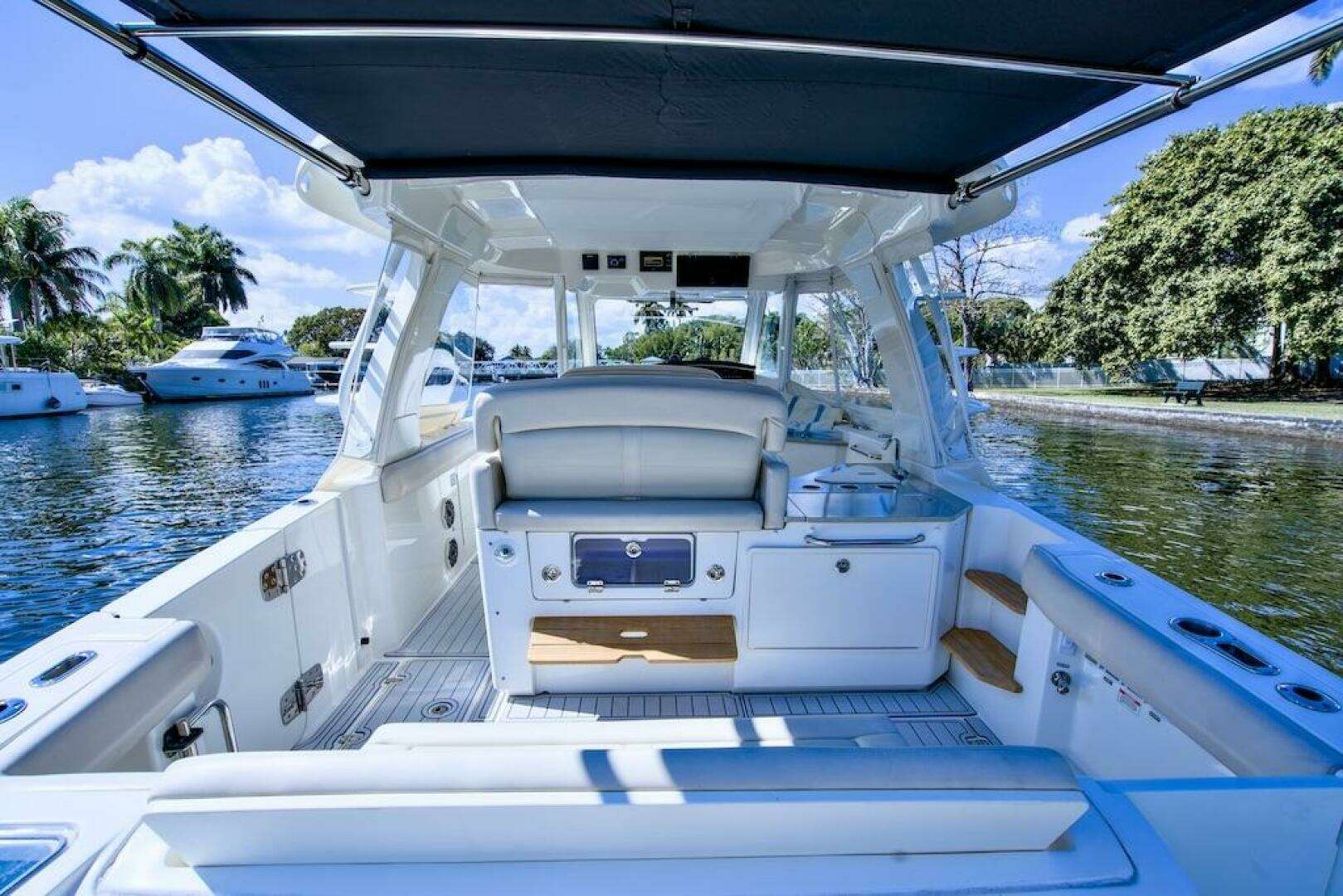 2019 Boston Whaler 350 Realm - Image 23