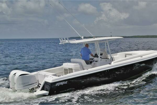 2011 Intrepid 323 Cuddy