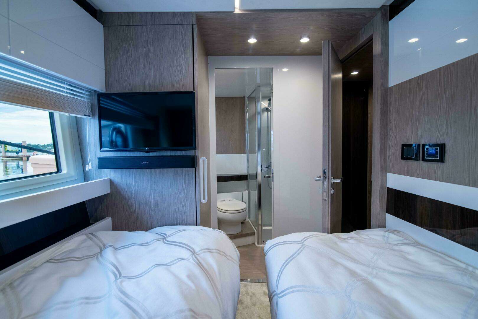 2019 Azimut S7 - Image 33