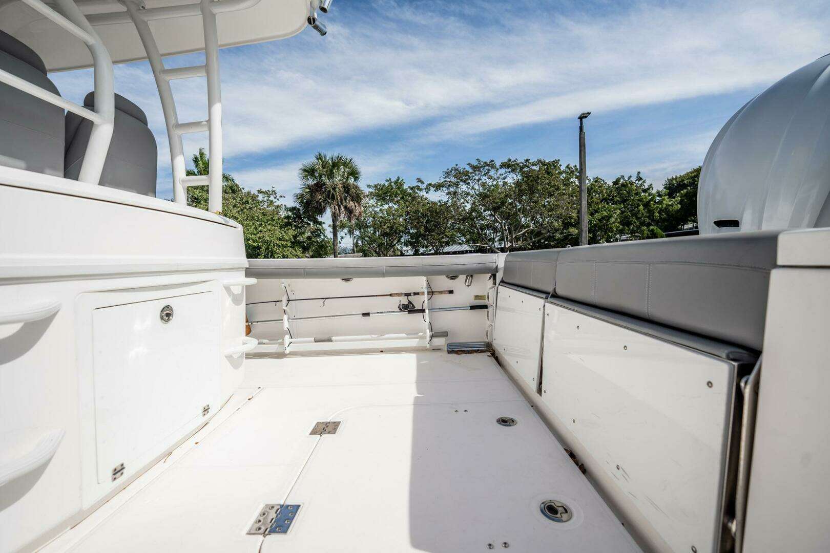 2021 Everglades 335 Center Console - Image 41