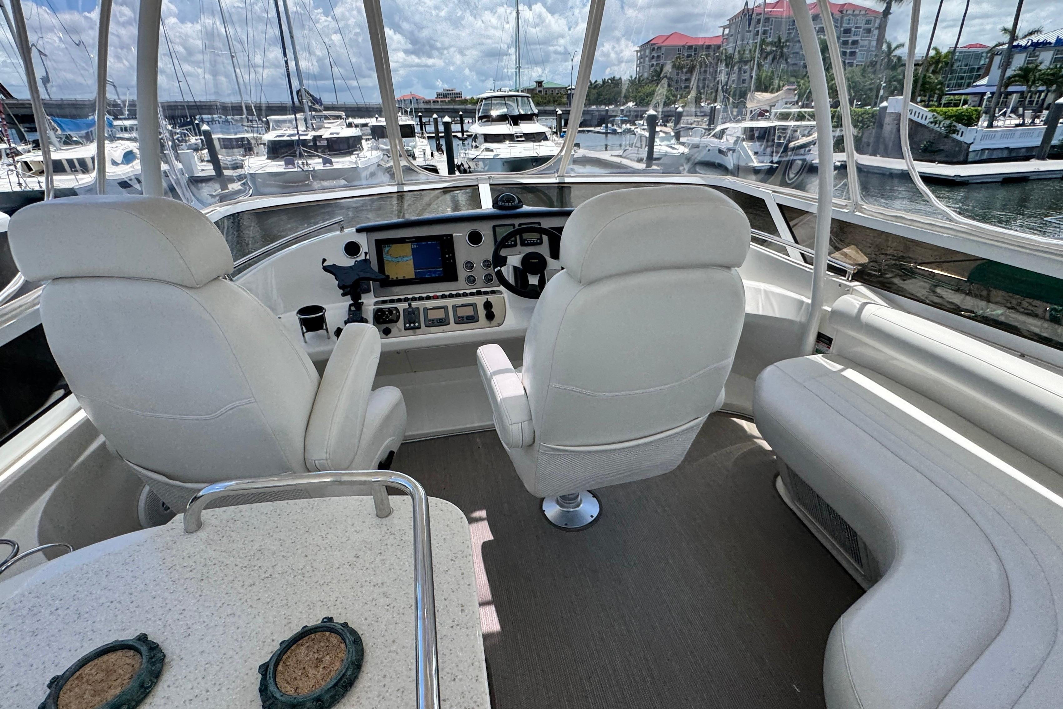 2007 Carver 47 Motor Yacht Helm Seating