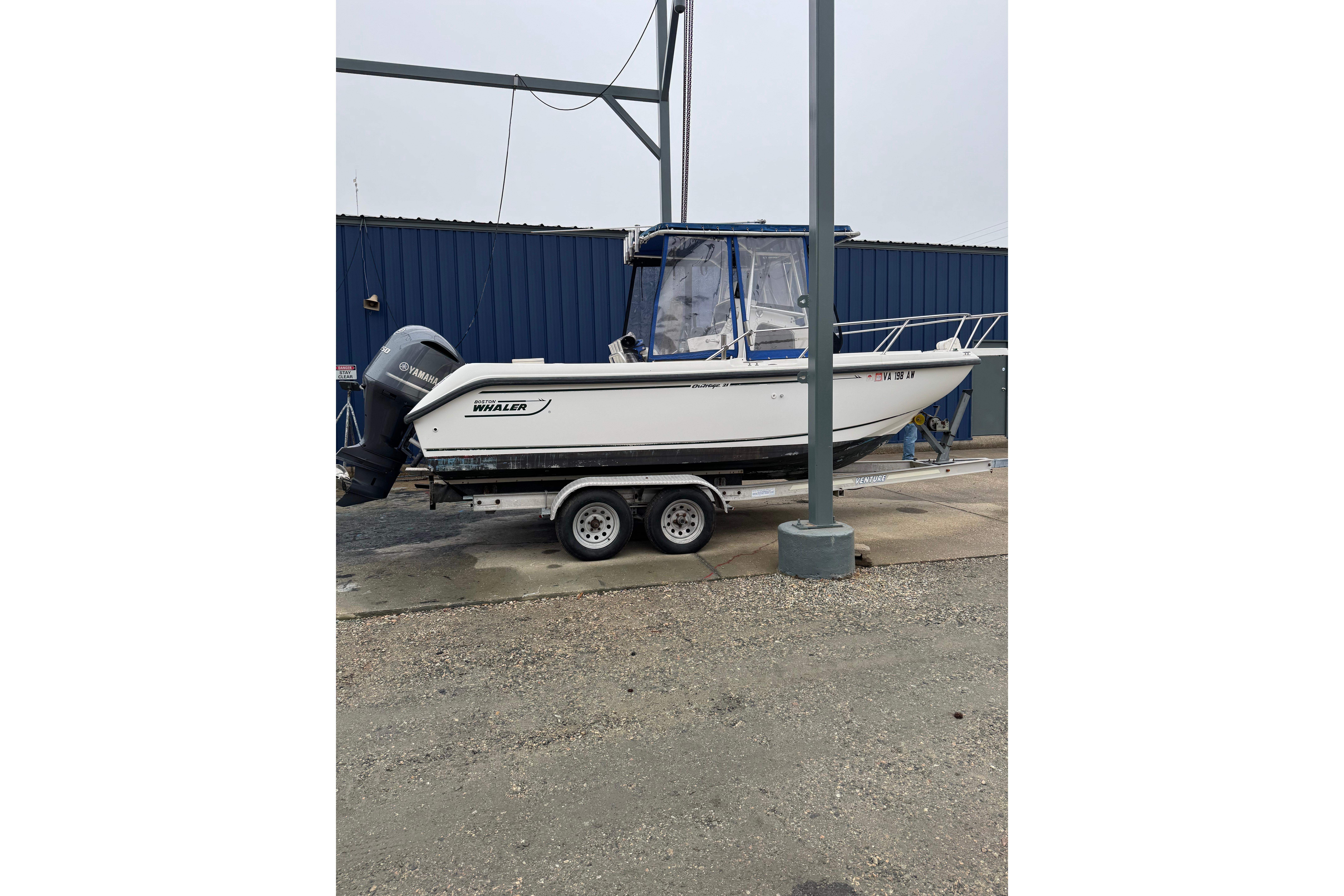 1999 Boston Whaler 21 Outrage