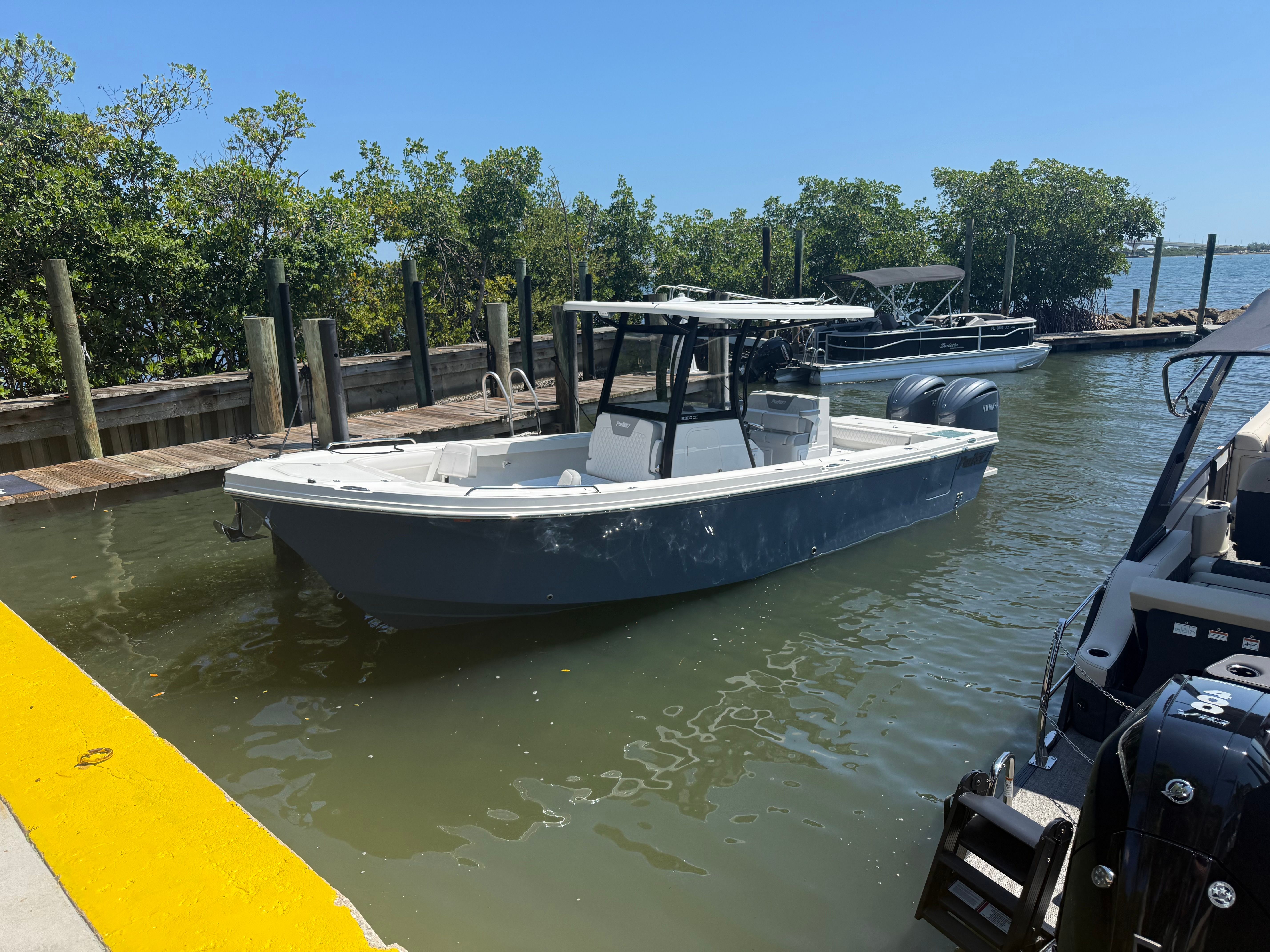 2025 Parker 2900 Center Console