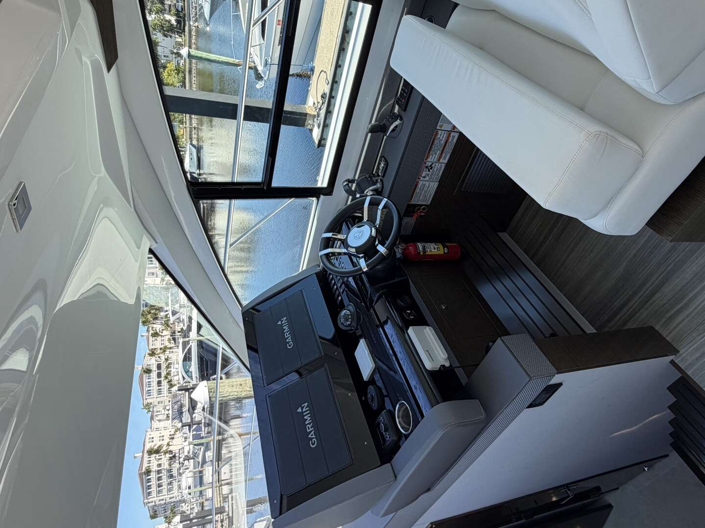 2020 Cruisers Yachts 50 CANTIUS - Image 7
