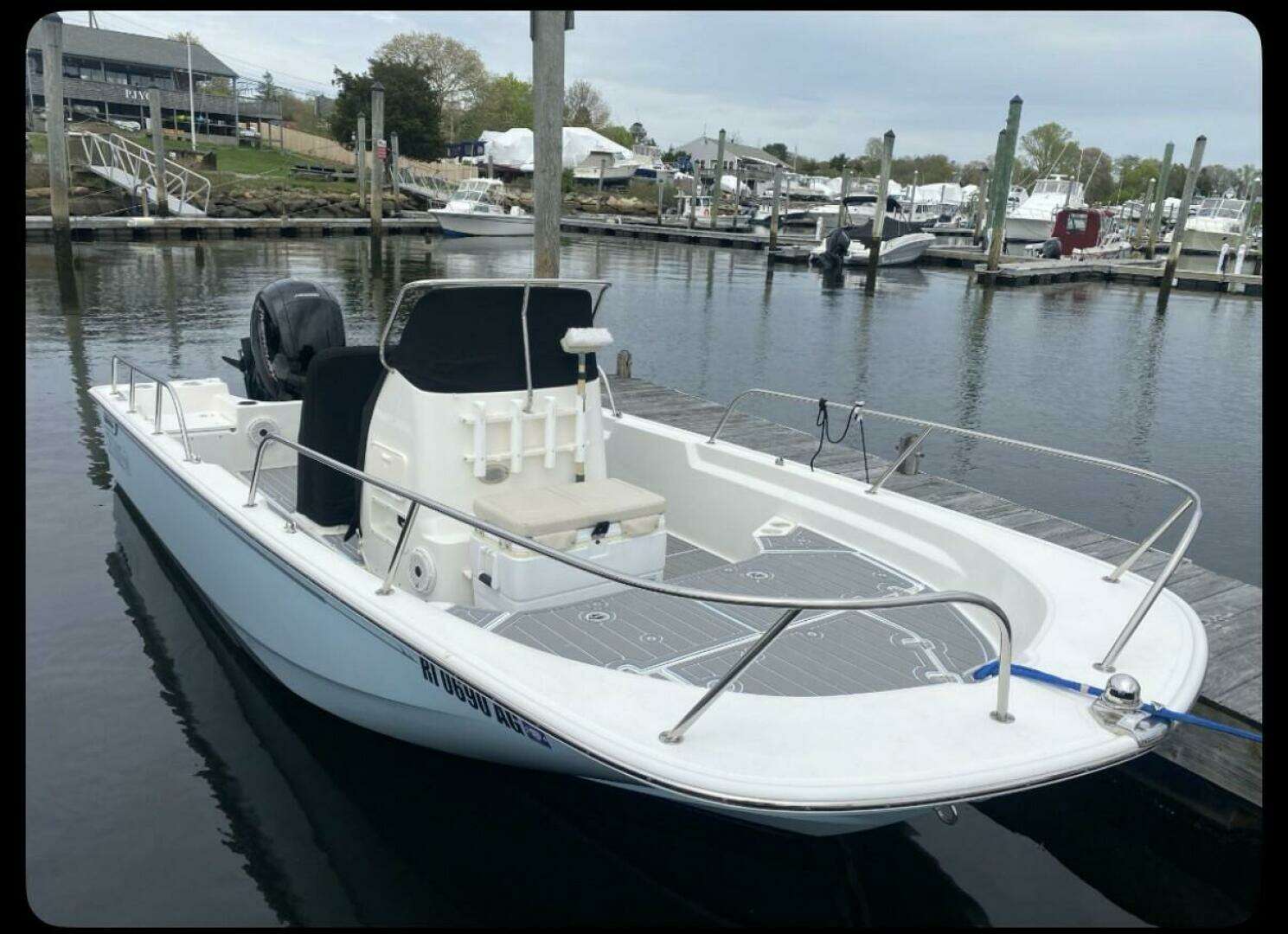 2020 Boston Whaler 190 Montauk - Image 4