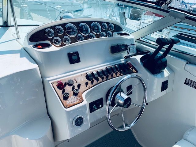 1999 Wellcraft 3000 Martinique - 8