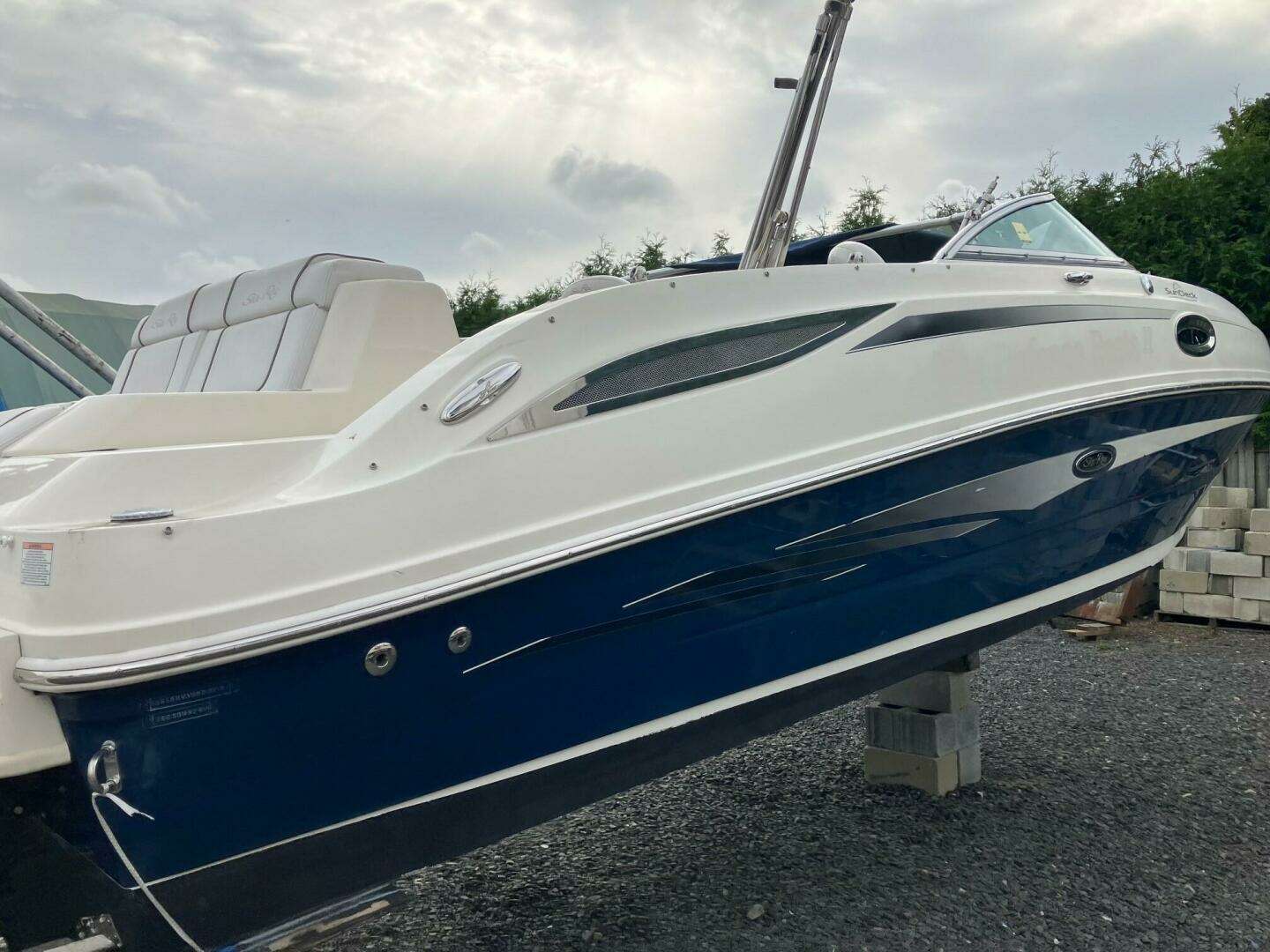 2010 Sea Ray 260 Sundeck - Image 2