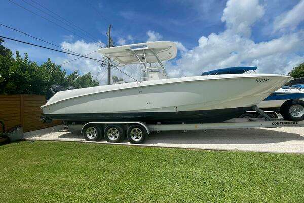 2005 Boston Whaler 320 Outrage
