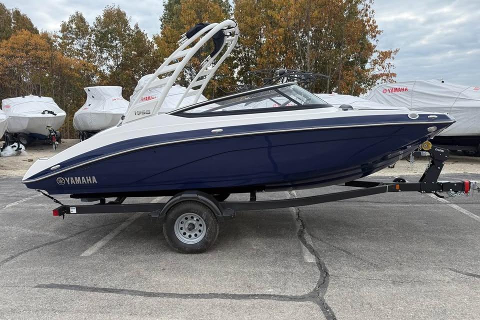 2026 Yamaha Boats 195S on trailer, parked outdoors with autumn trees in background.