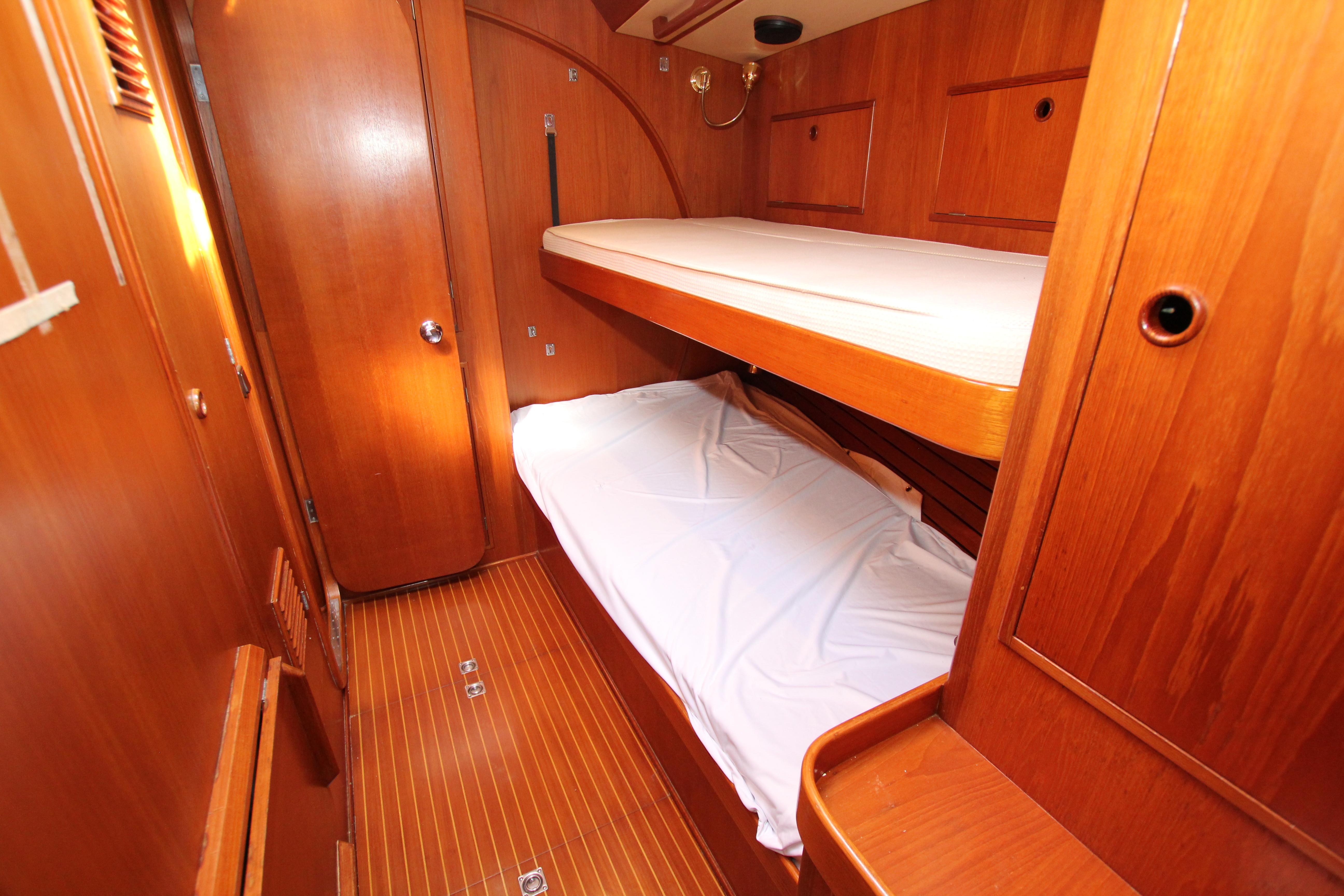 Fwd P guest cabin from bow