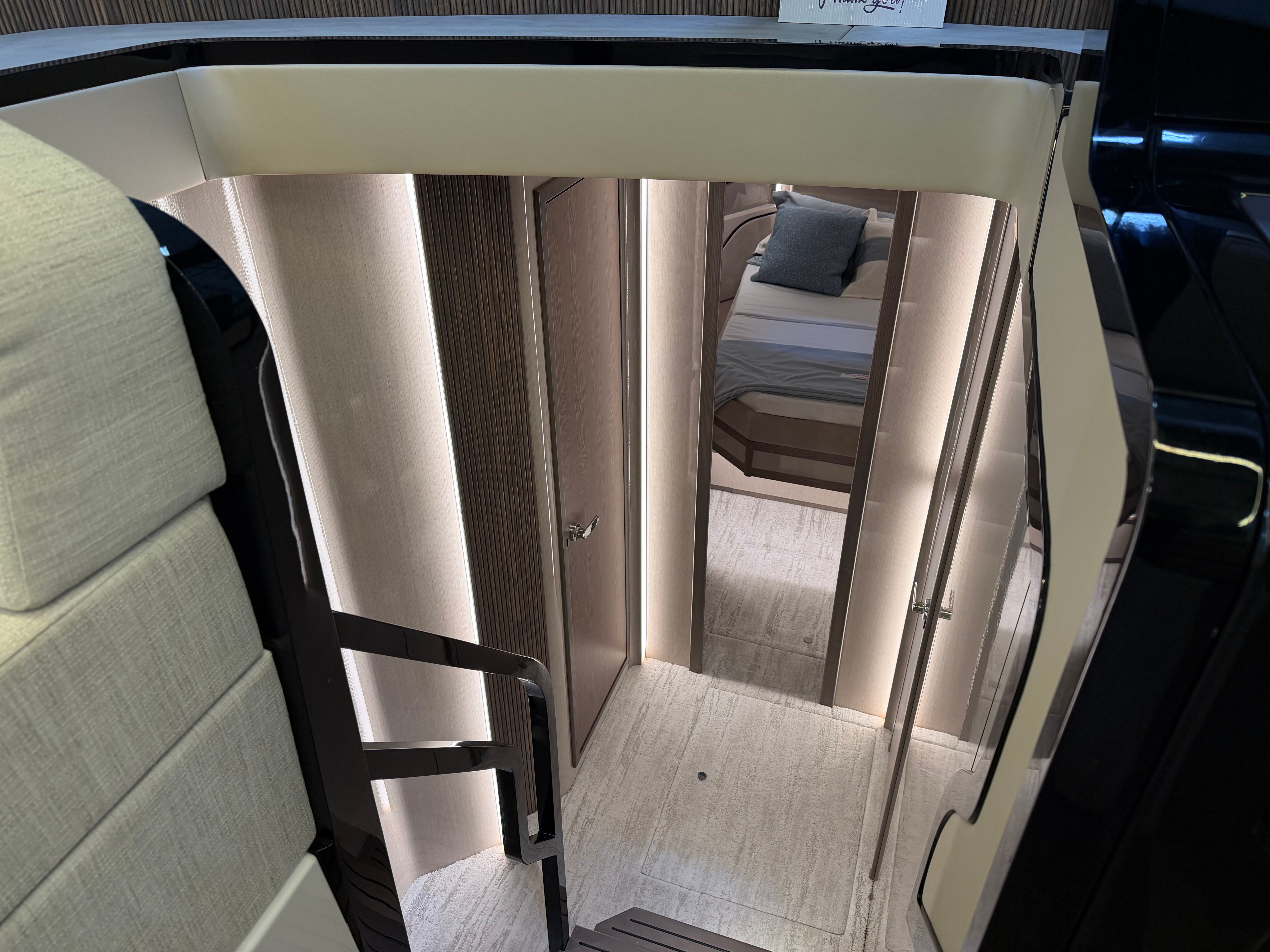 2026 Cruisers Yachts 57 Fly - 48