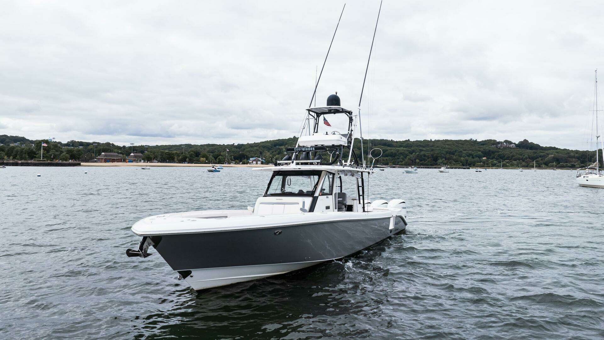 2017 Everglades 435 CC - Image 10