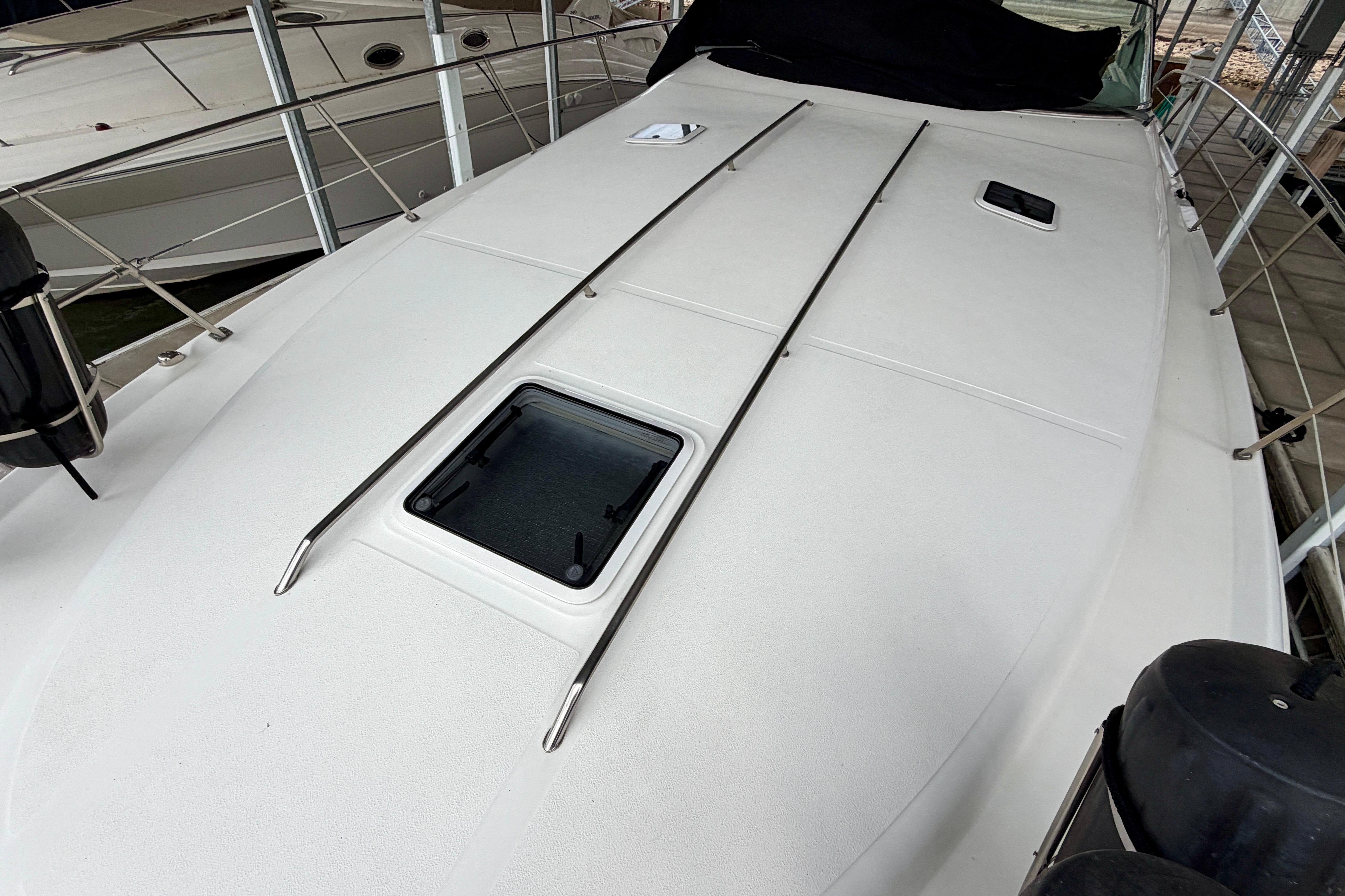 1999 Sea Ray 400 Sundancer yacht deck with hatch and railing.