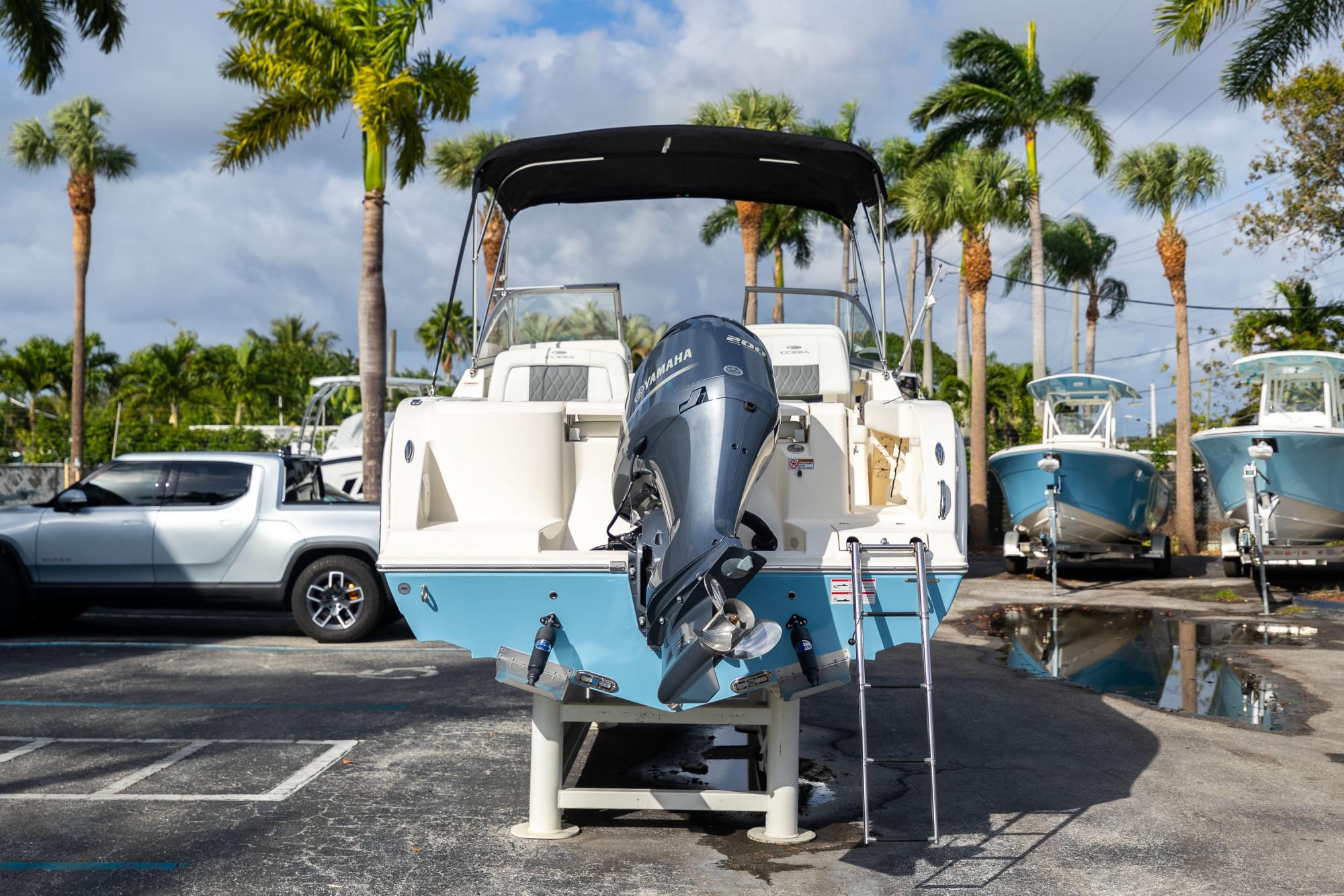2024 Cobia 220 Dual Console - 10