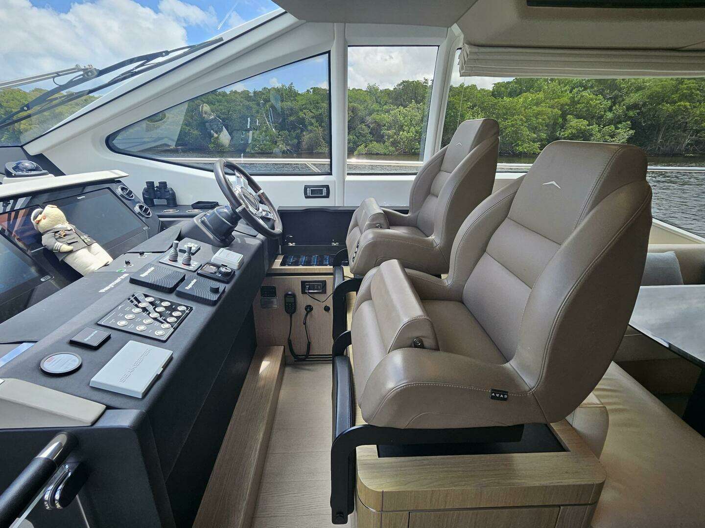 2022 Azimut 66 - Image 33