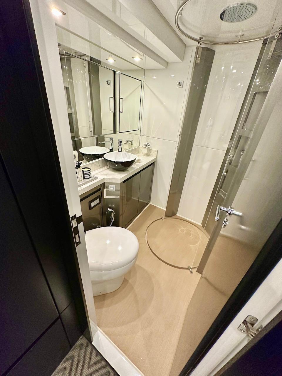 Luxurious bathroom in Schaefer 770 yacht, model year 2027.