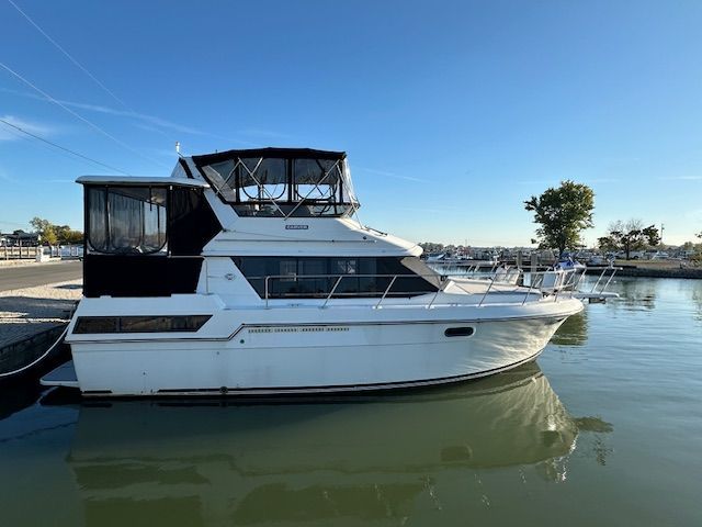 1988 Carver 3807 Aft Cabin Motor Yacht